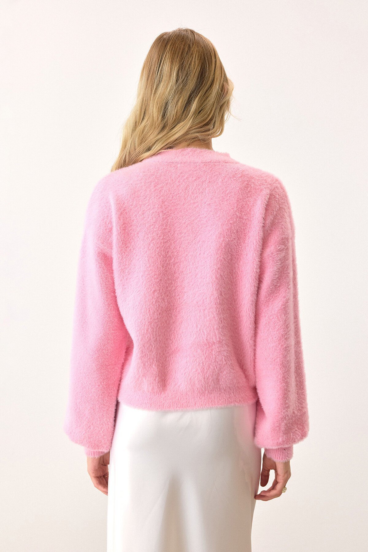 Pembe Uzun Kollu Düğmeli Tüylü Triko Hırka