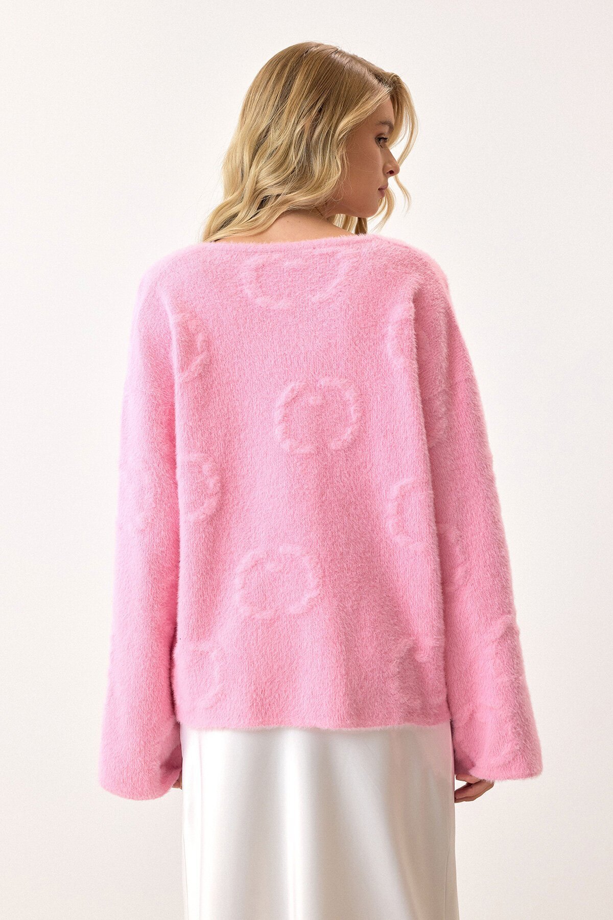 Pembe V Yaka Bağcık Detaylı Desenli Triko Hırka