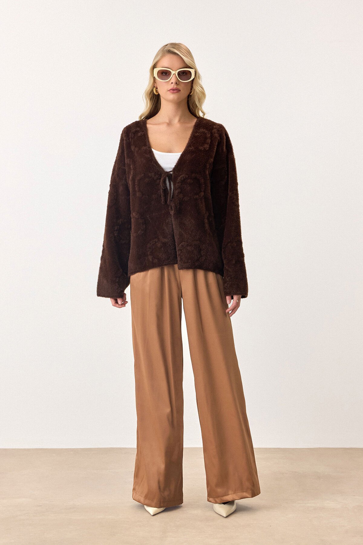 Acı Kahve V Yaka Bağcık Detaylı Desenli Triko Hırka