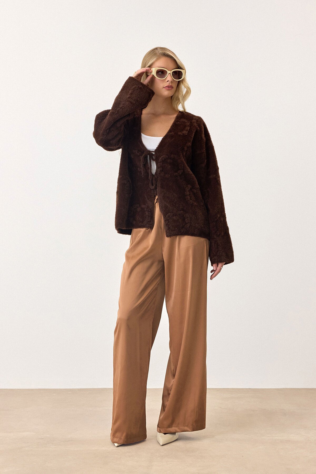 Acı Kahve V Yaka Bağcık Detaylı Desenli Triko Hırka