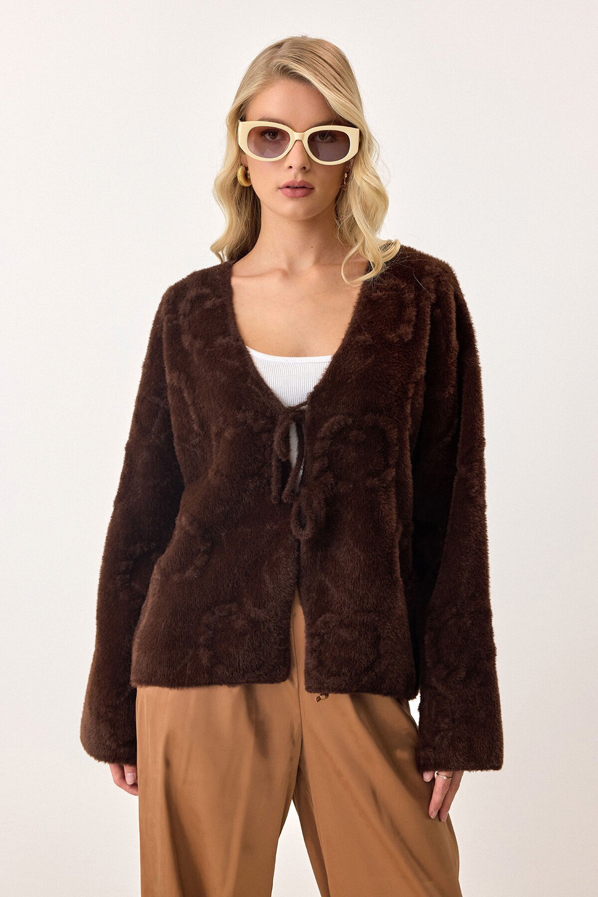 Acı Kahve V Yaka Bağcık Detaylı Desenli Triko Hırka