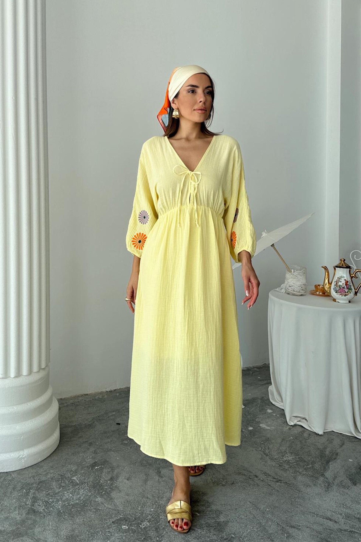 Sarı V Yaka Balon Kol Bağcıklı Astarlı Uzun Elbise