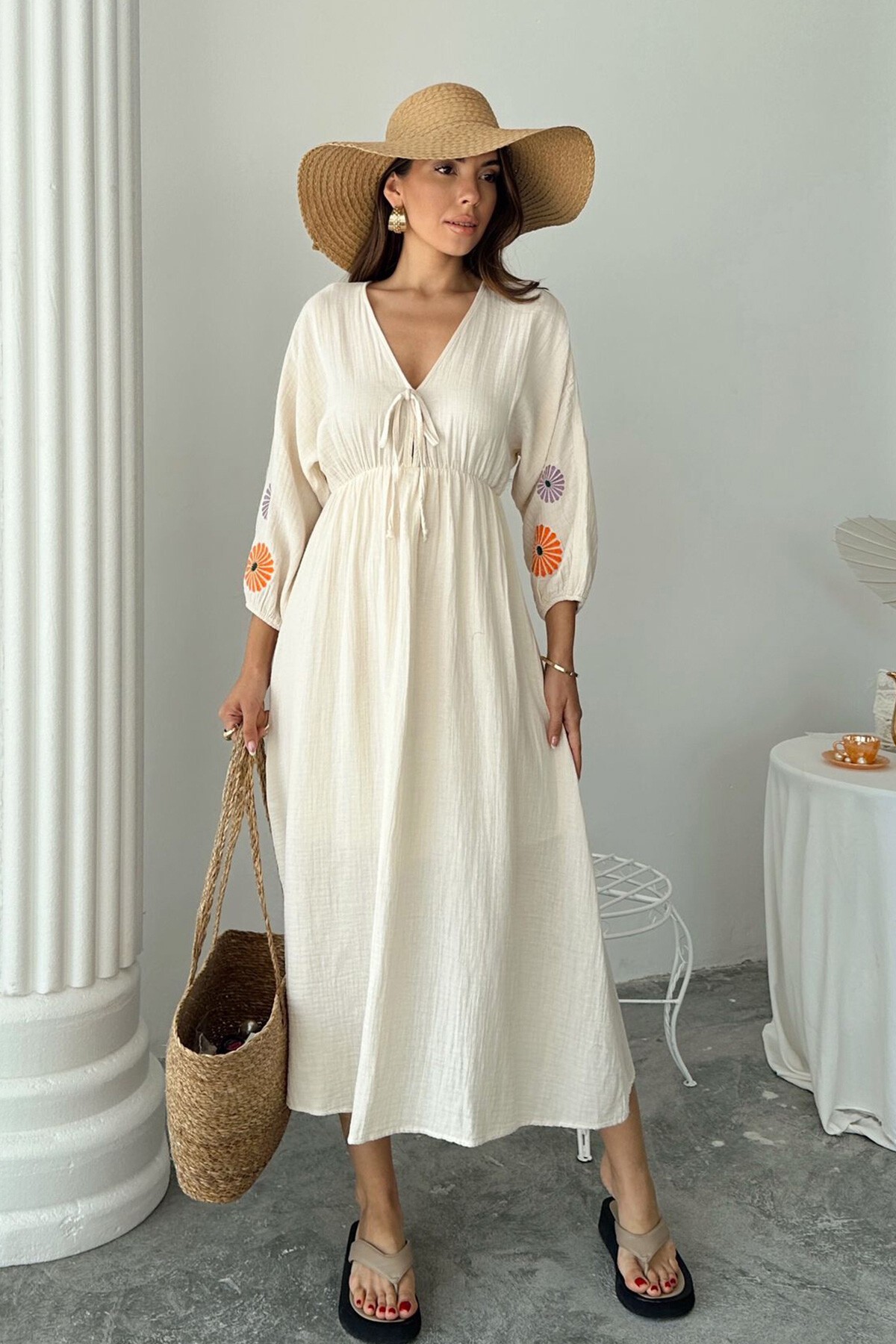 Bej V Yaka Balon Kol Bağcıklı Astarlı Uzun Elbise