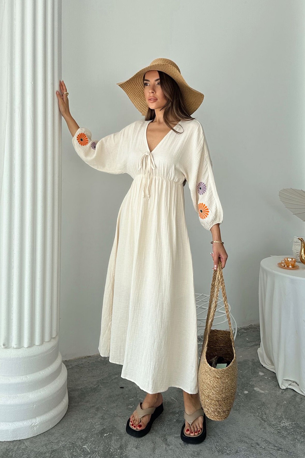 Bej V Yaka Balon Kol Bağcıklı Astarlı Uzun Elbise