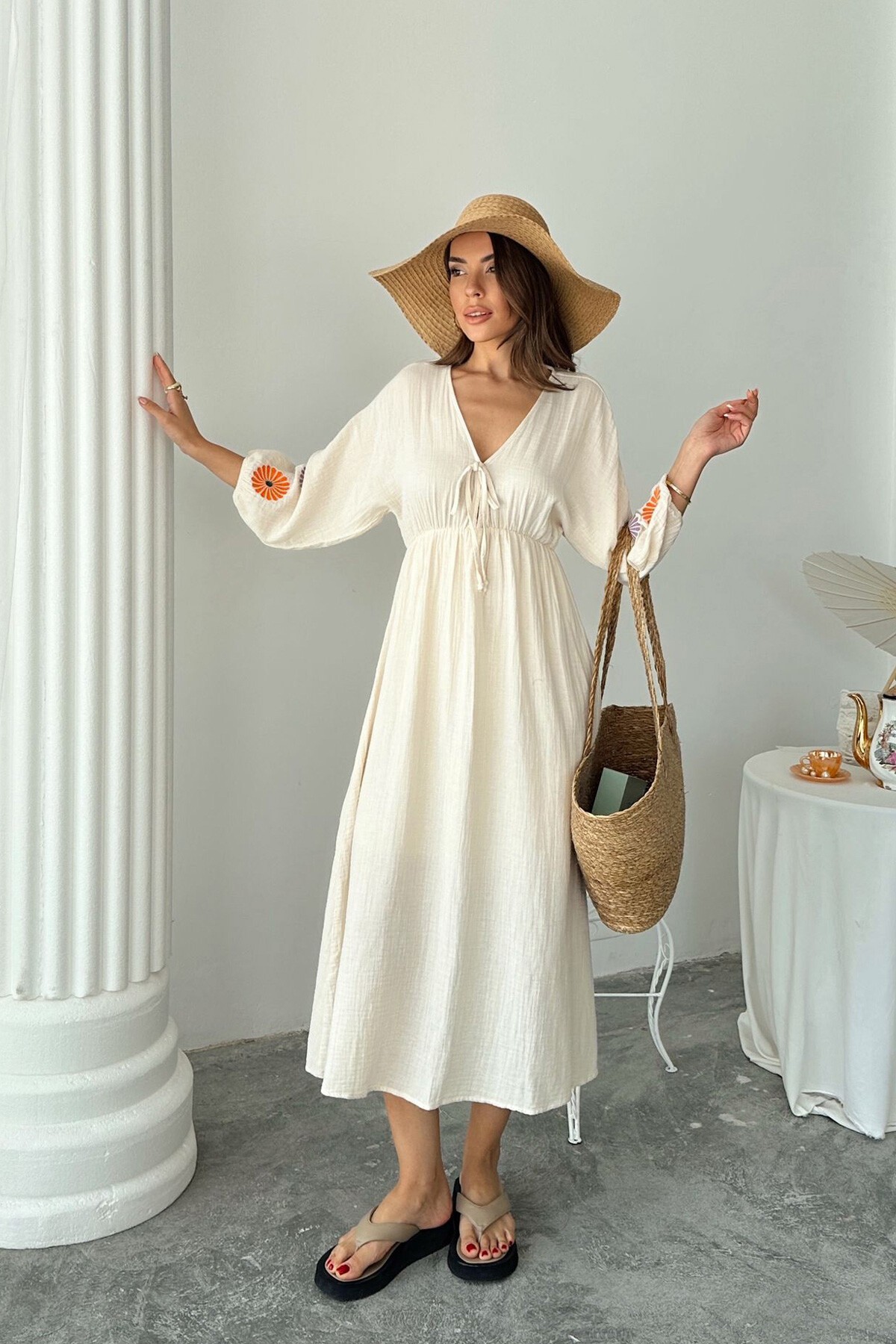 Bej V Yaka Balon Kol Bağcıklı Astarlı Uzun Elbise