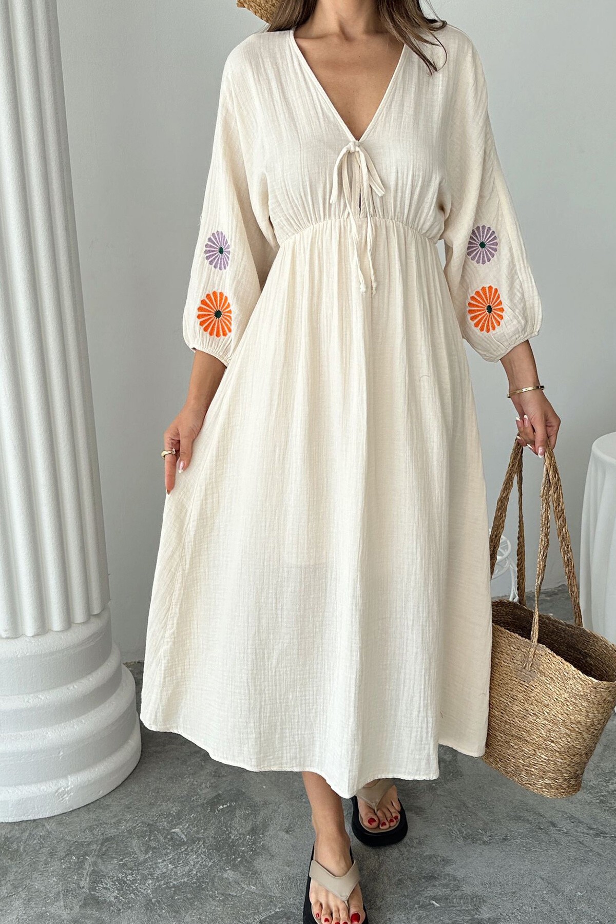 Bej V Yaka Balon Kol Bağcıklı Astarlı Uzun Elbise