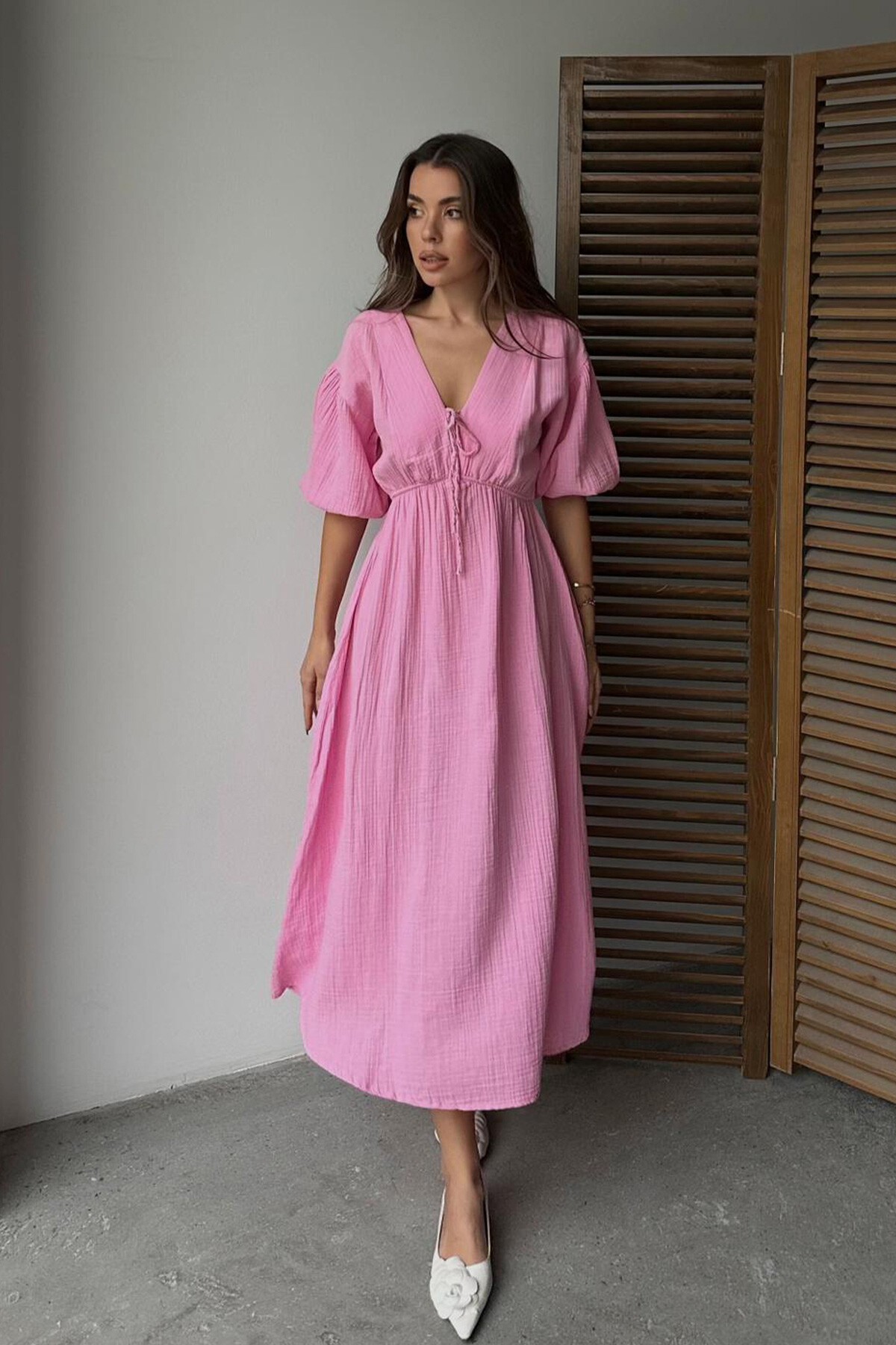 Pembe V Yaka Beli Lastikli Kısa Kol Müslin Kumaş Elbise