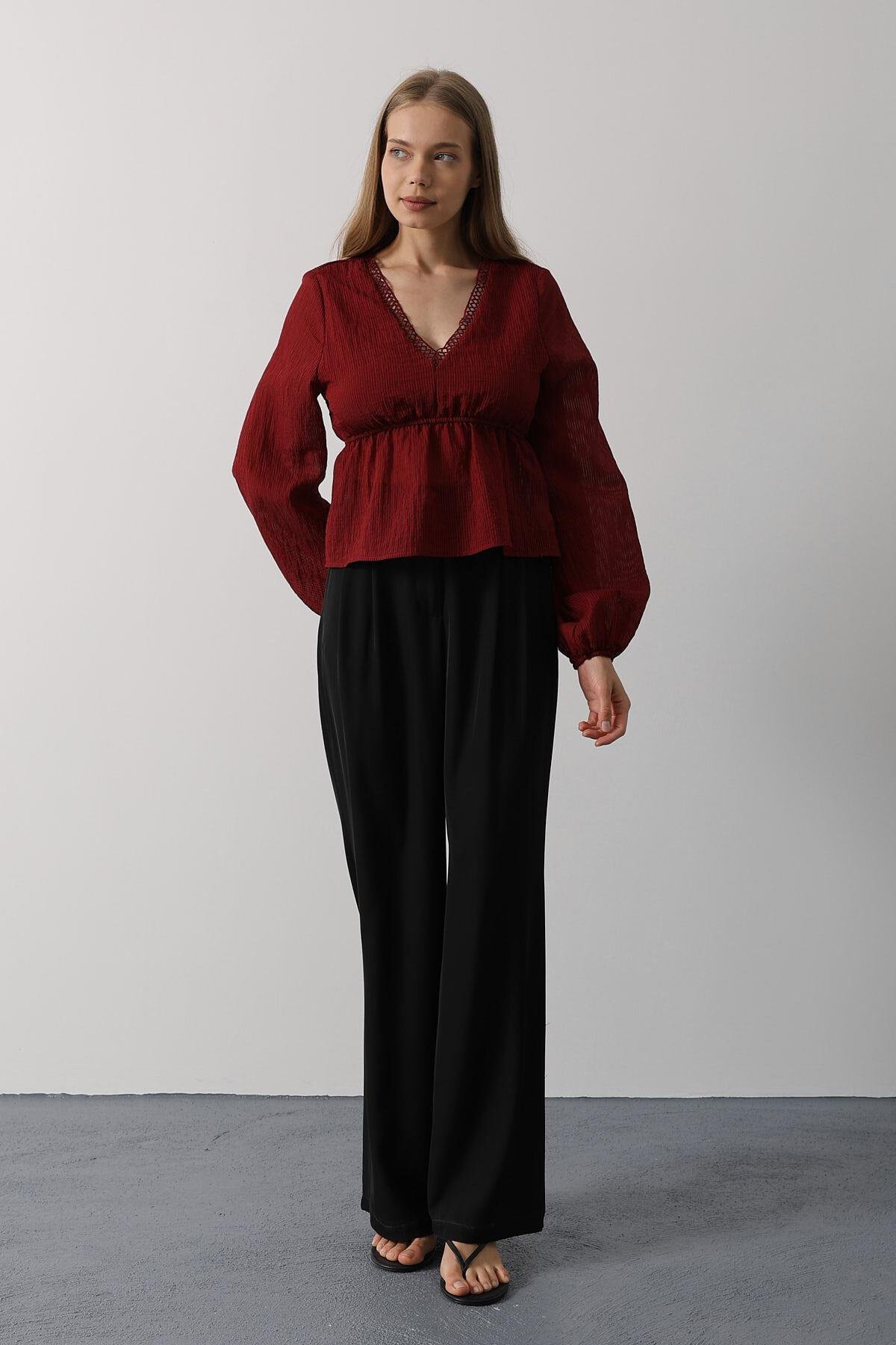 Bordo V Yaka Dantelli Eteği Fırfırlı Bluz