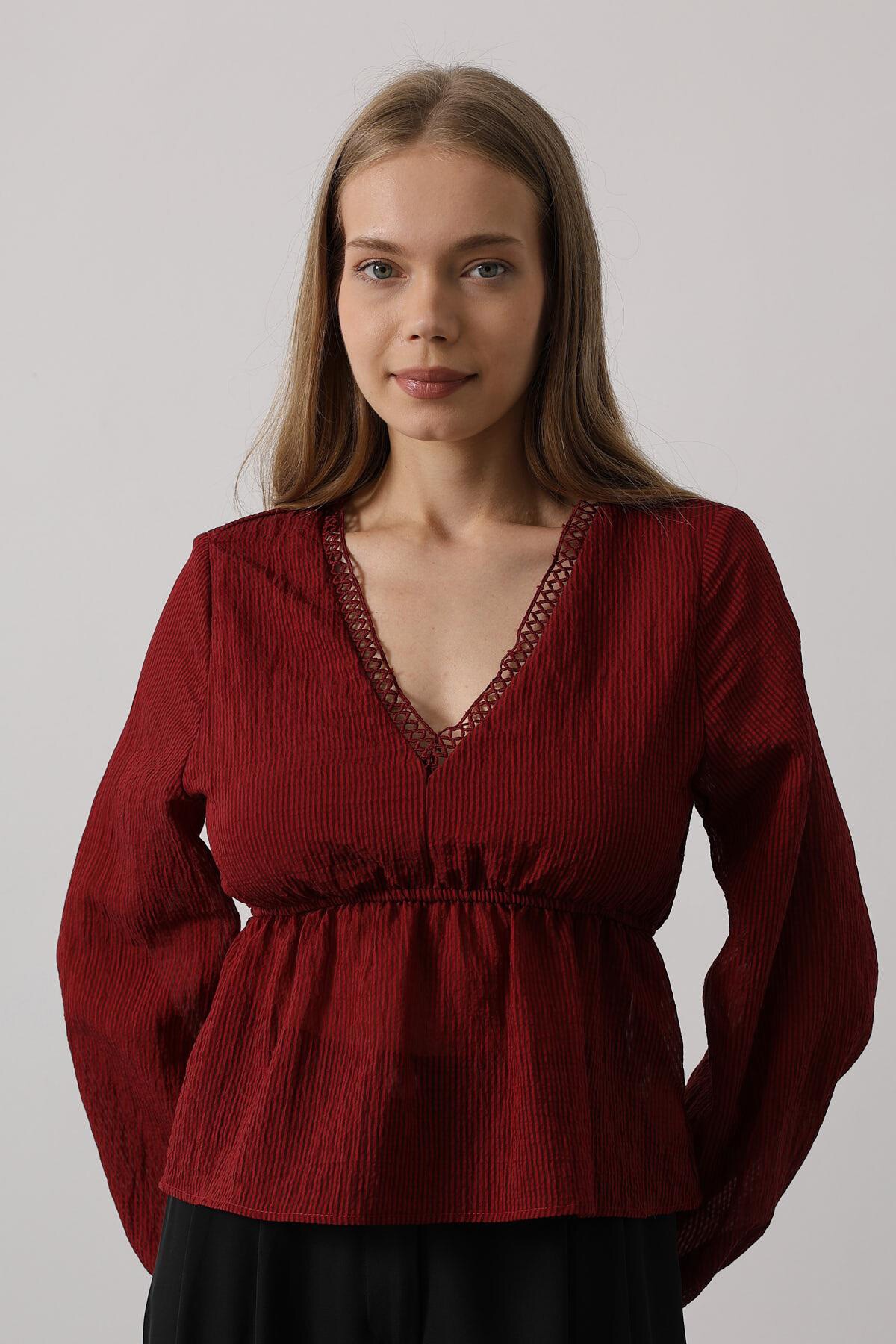 Bordo V Yaka Dantelli Eteği Fırfırlı Bluz