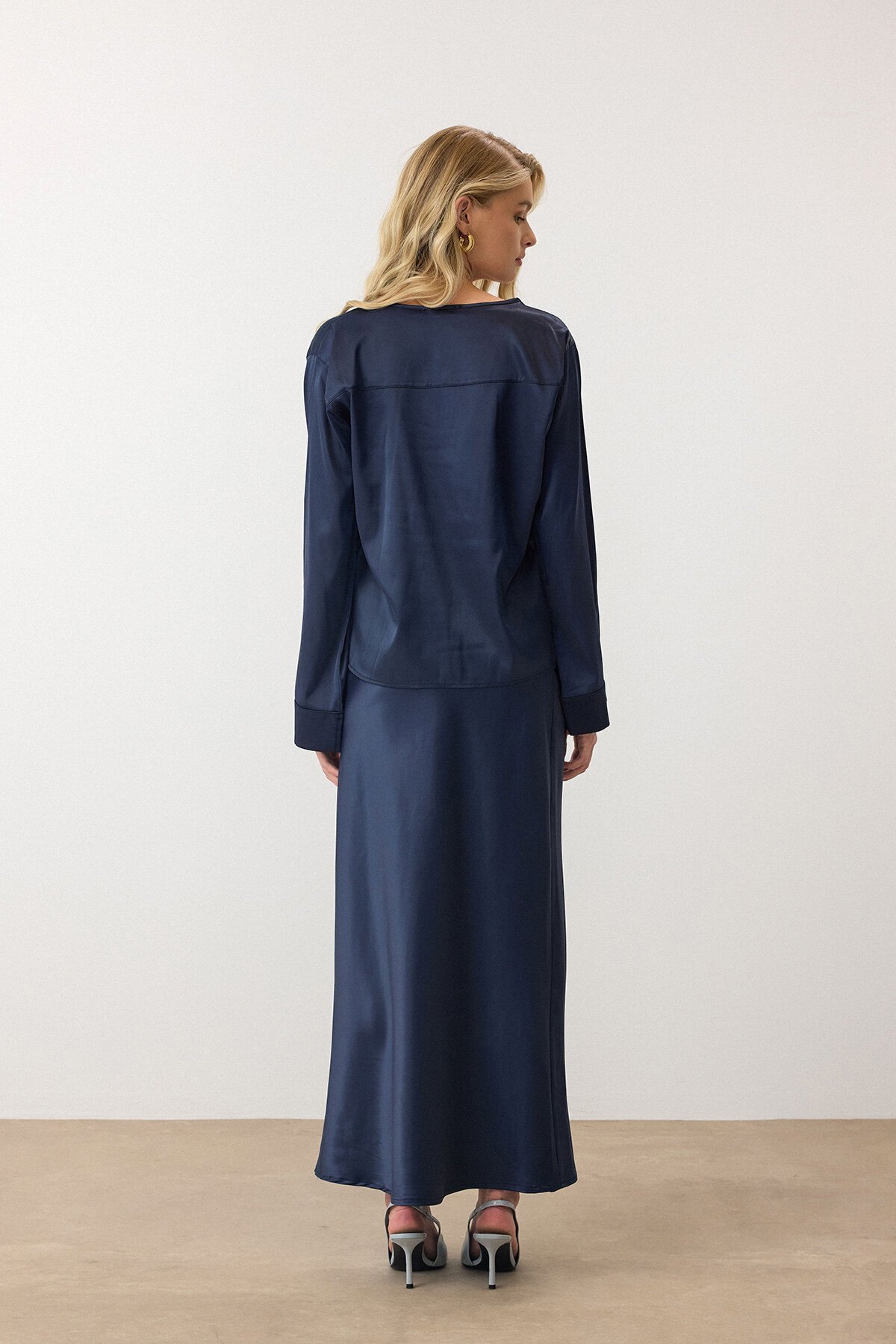 Lacivert V Yaka Düğme Detaylı Saten İkili Takım