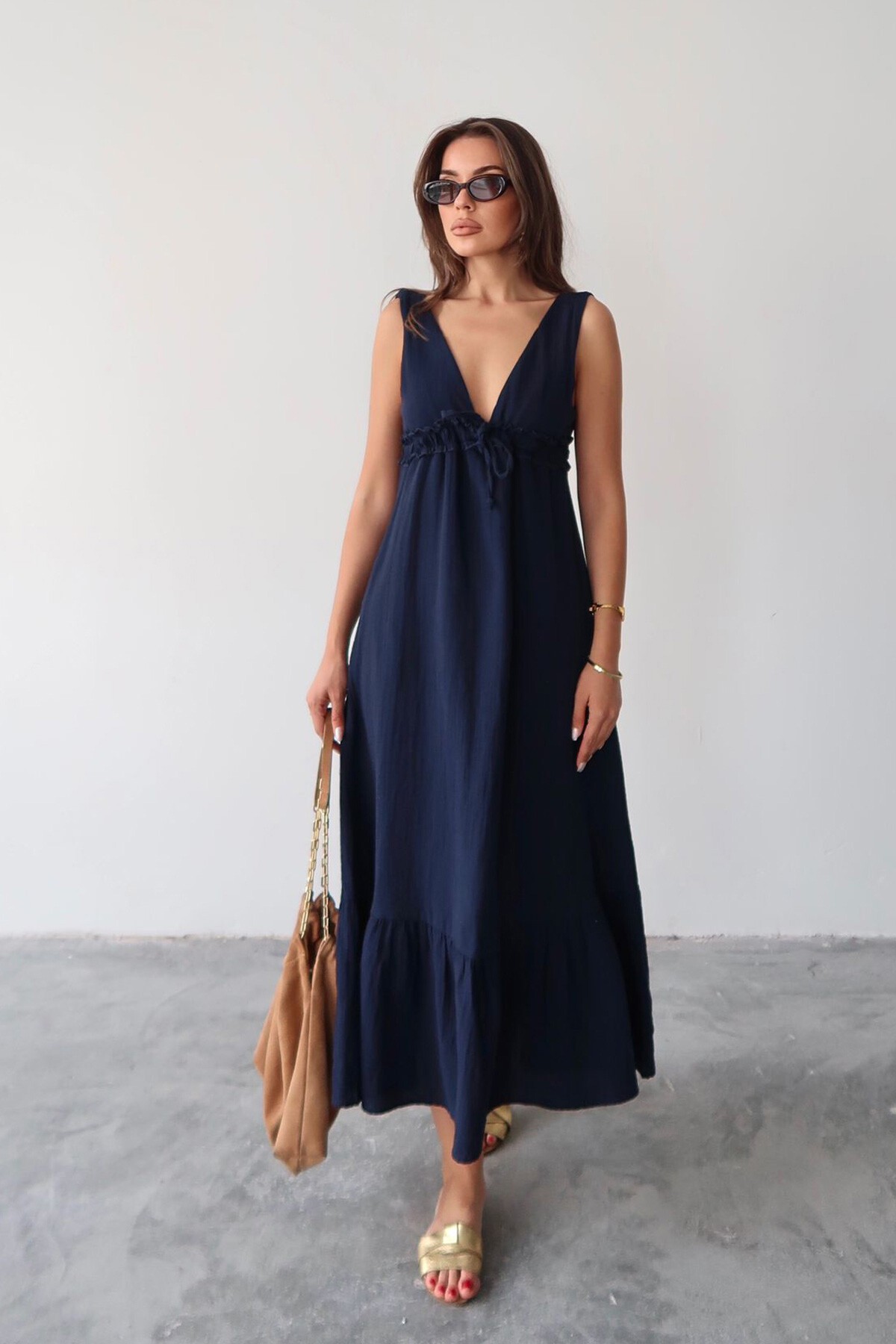 Lacivert V Yaka Fırfır Detaylı Astarlı Müslin Elbise