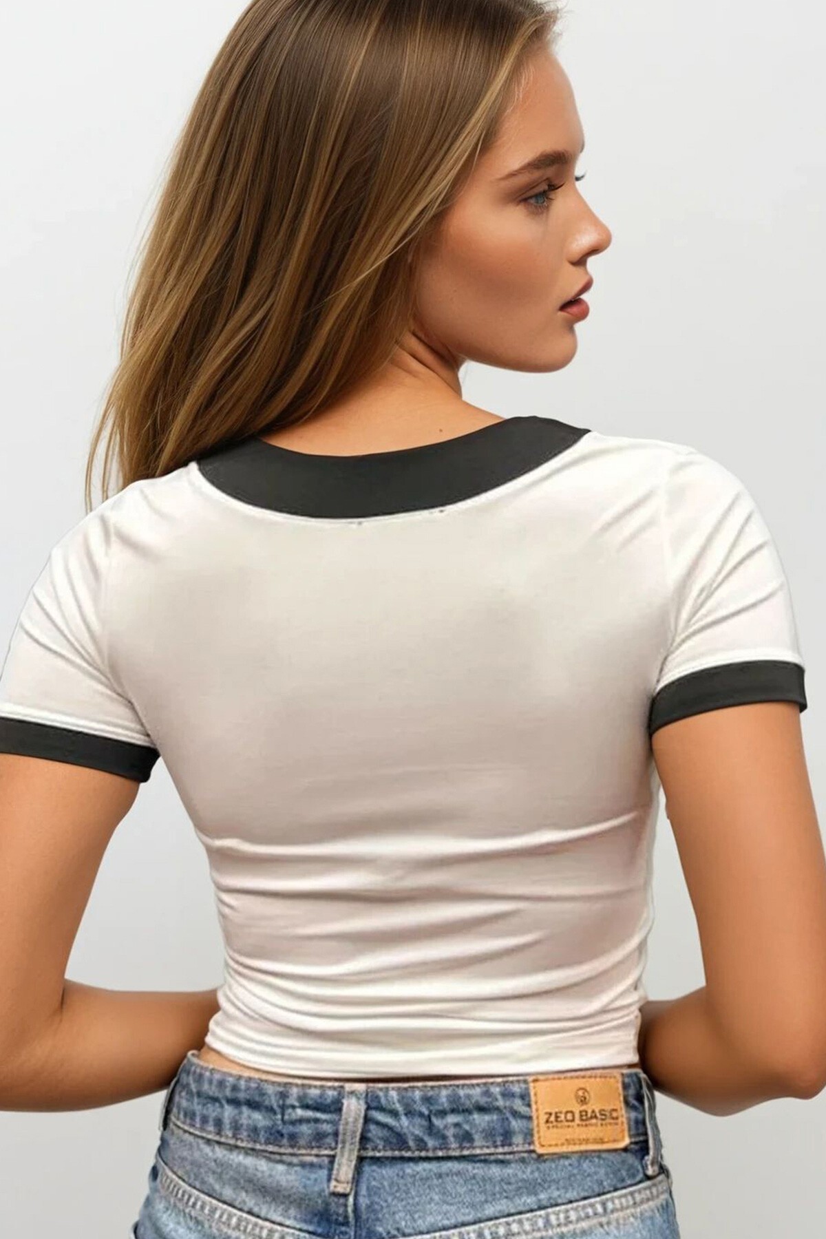 Beyaz V Yaka Kısa Kollu Crop Bluz