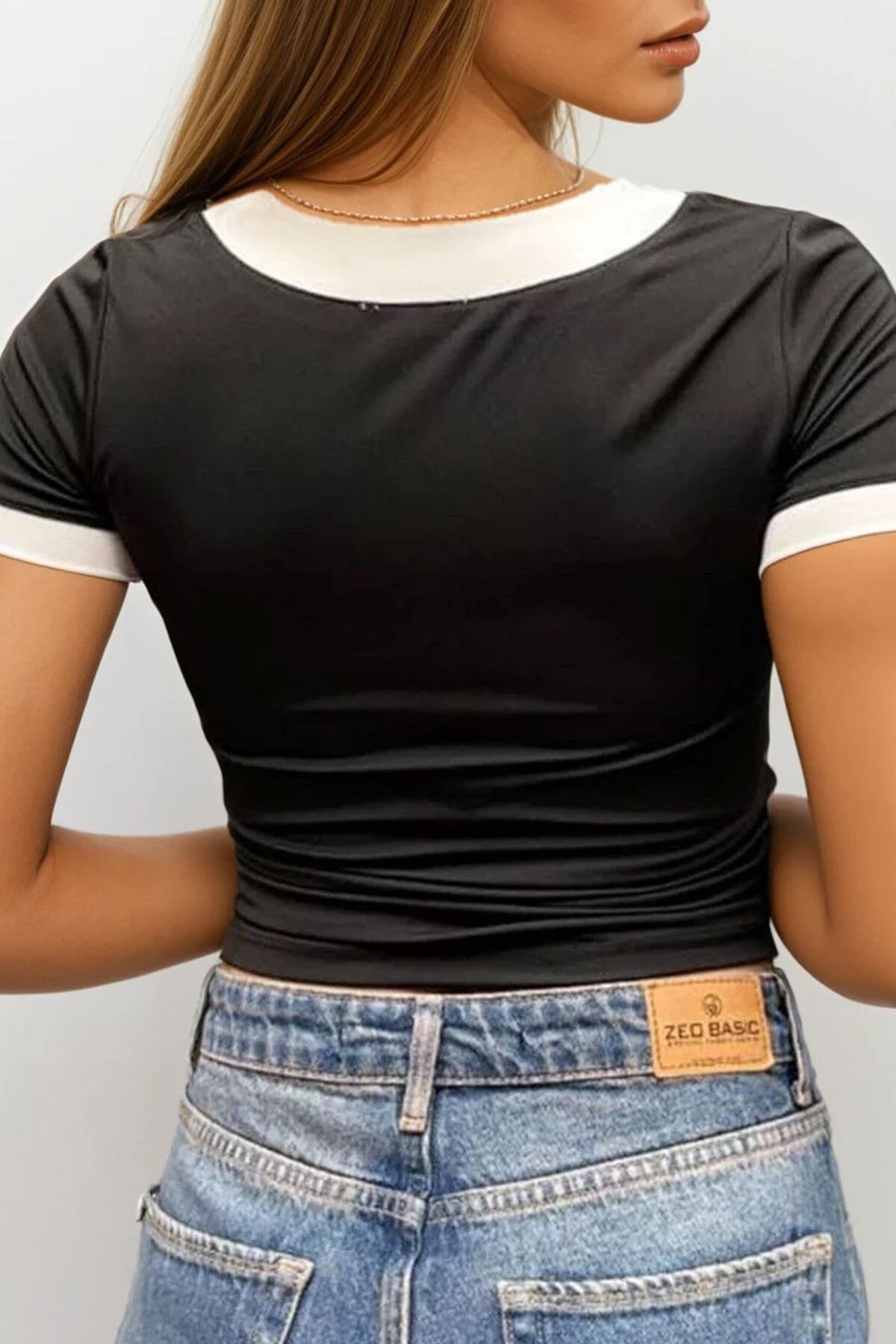 Siyah V Yaka Kısa Kollu Crop Bluz