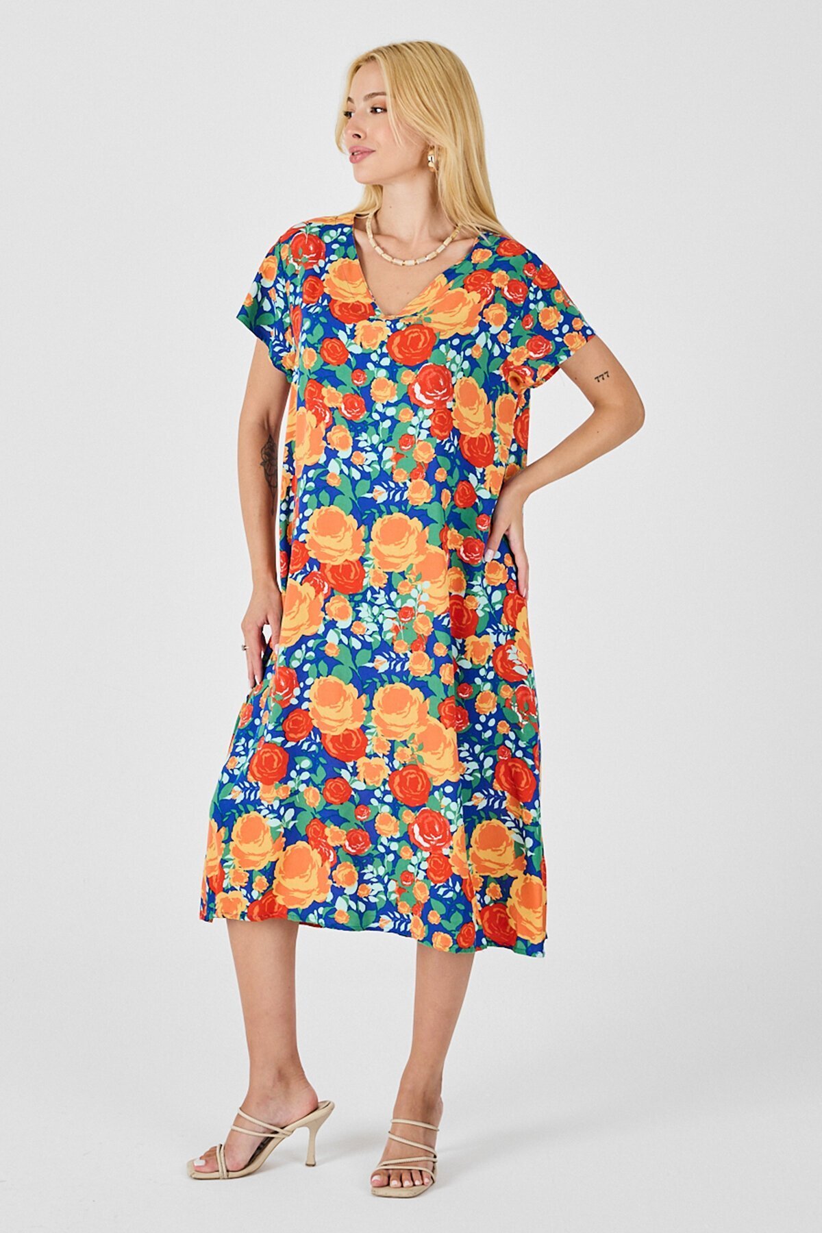 Mix V Yaka Kısa Kollu Midi Boy Desenli Elbise