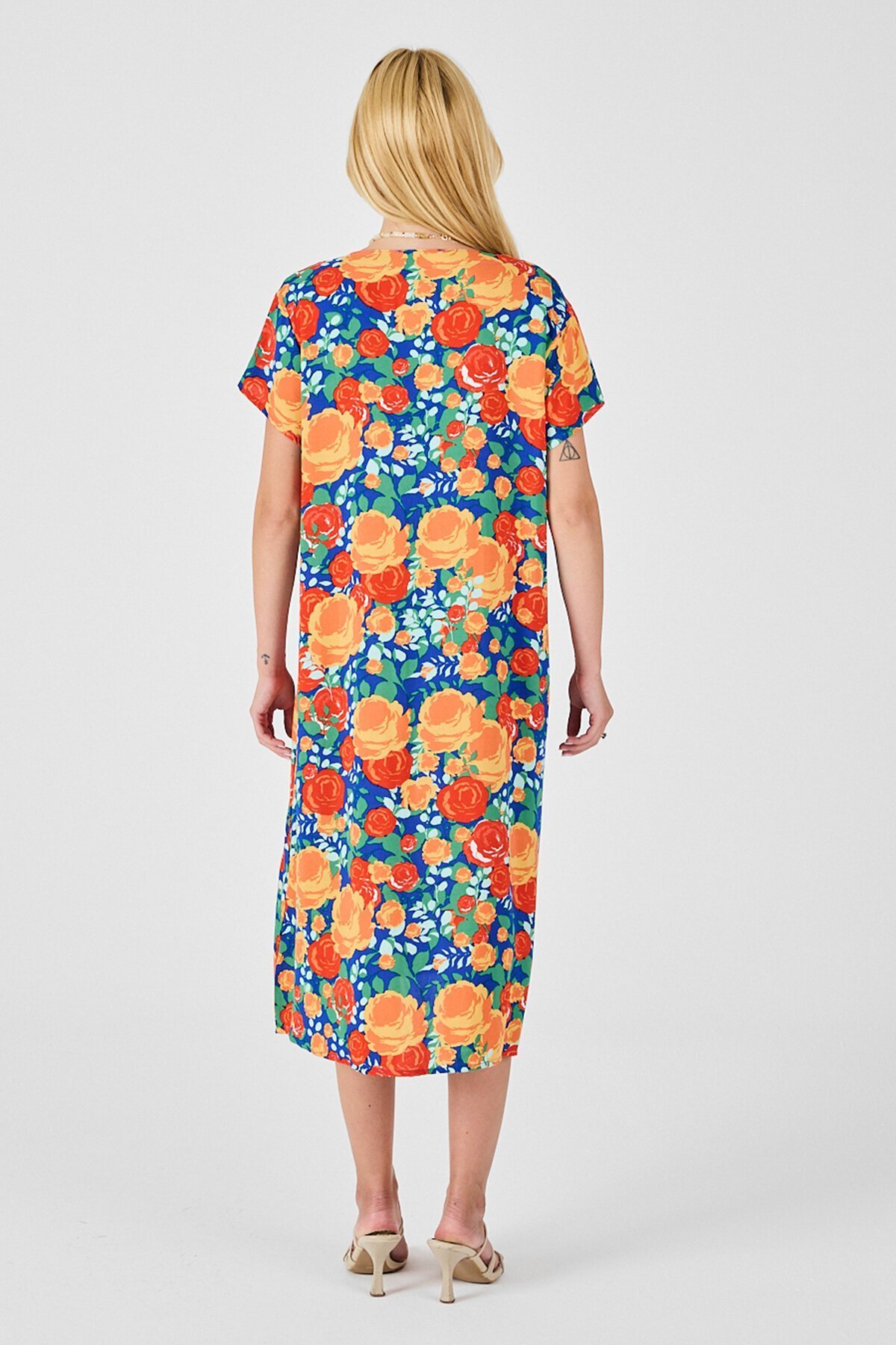 Mix V Yaka Kısa Kollu Midi Boy Desenli Elbise