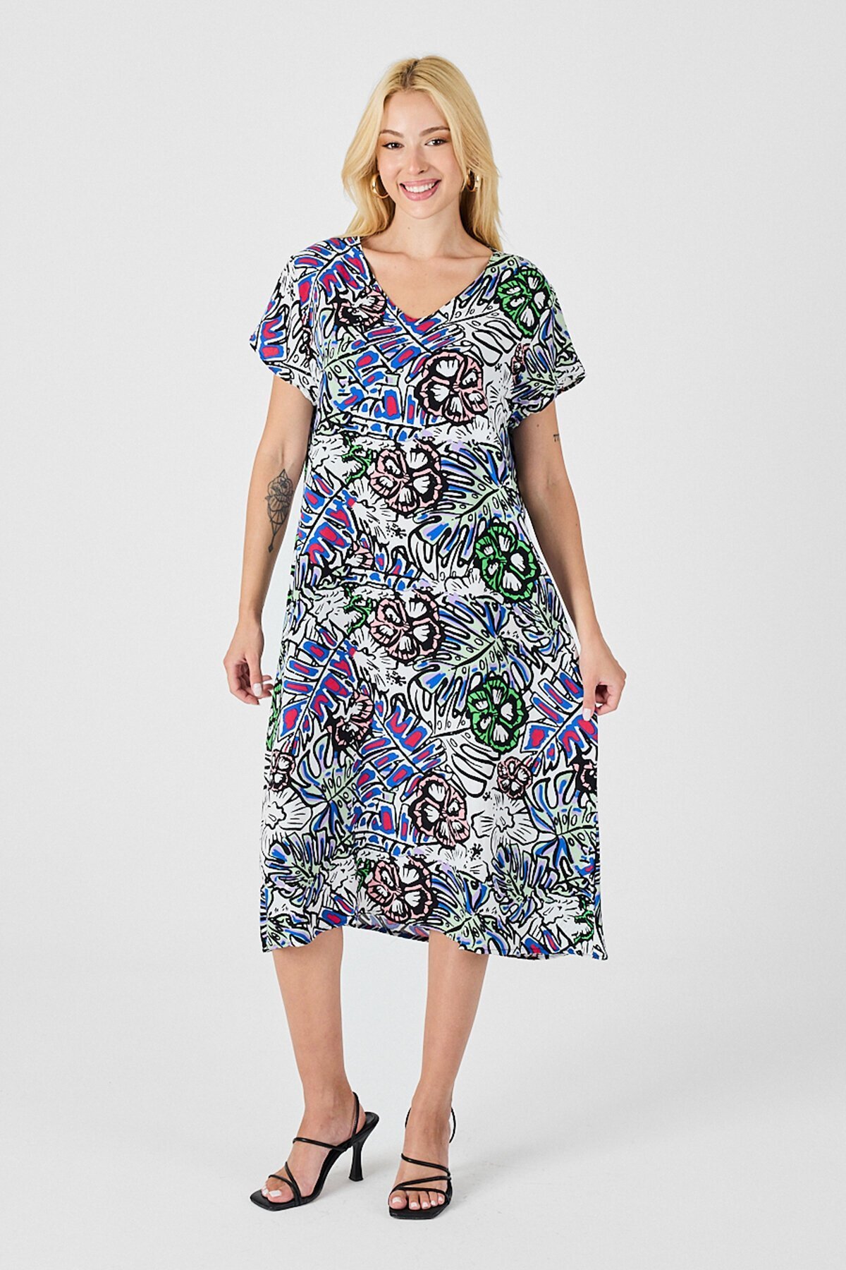 Yeşil Çiçekli V Yaka Kısa Kollu Midi Boy Desenli Elbise