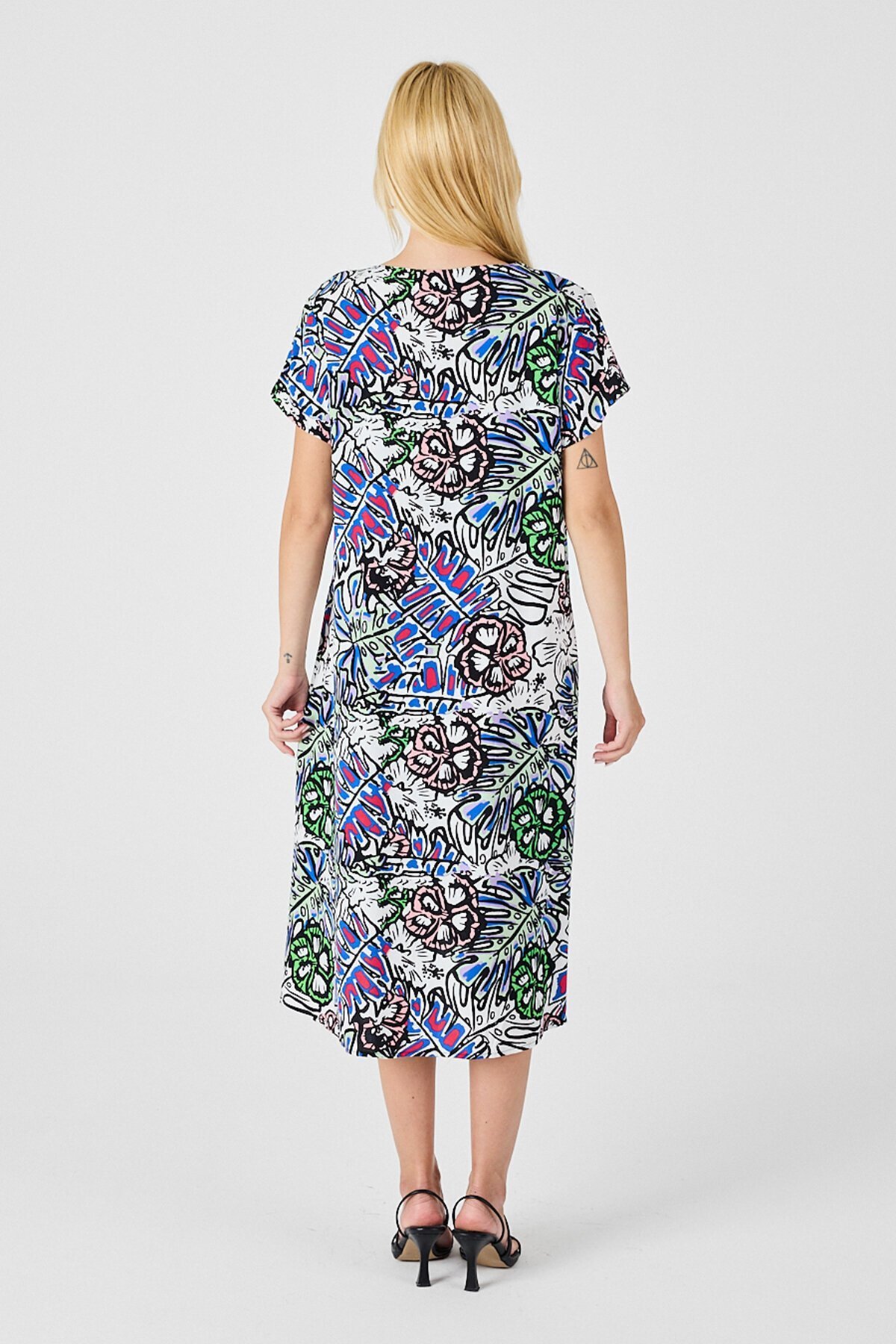 Yeşil Çiçekli V Yaka Kısa Kollu Midi Boy Desenli Elbise