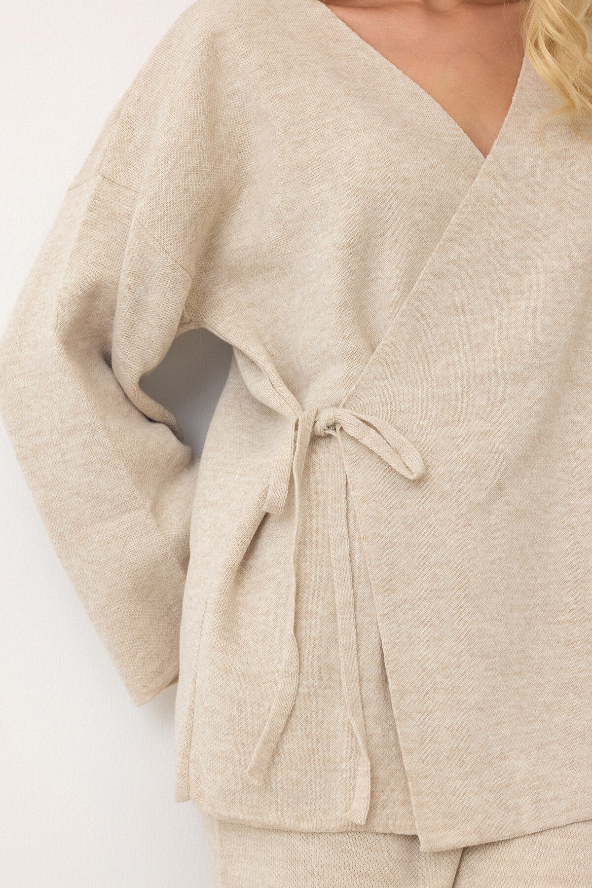 Bej V Yaka Kuşaklı Bol Paça İkili Takım