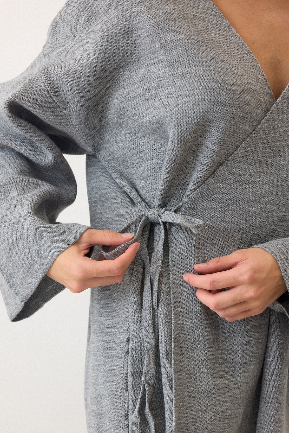 Gri V Yaka Kuşaklı Bol Paça İkili Takım