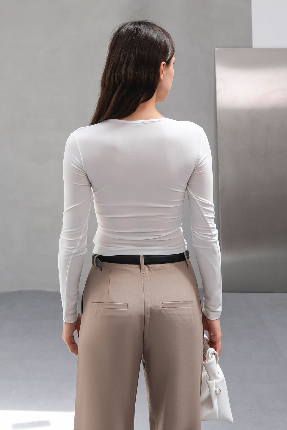 Beyaz V Yaka Önü Büzgü Düğümlü Uzun Kollu Bluz