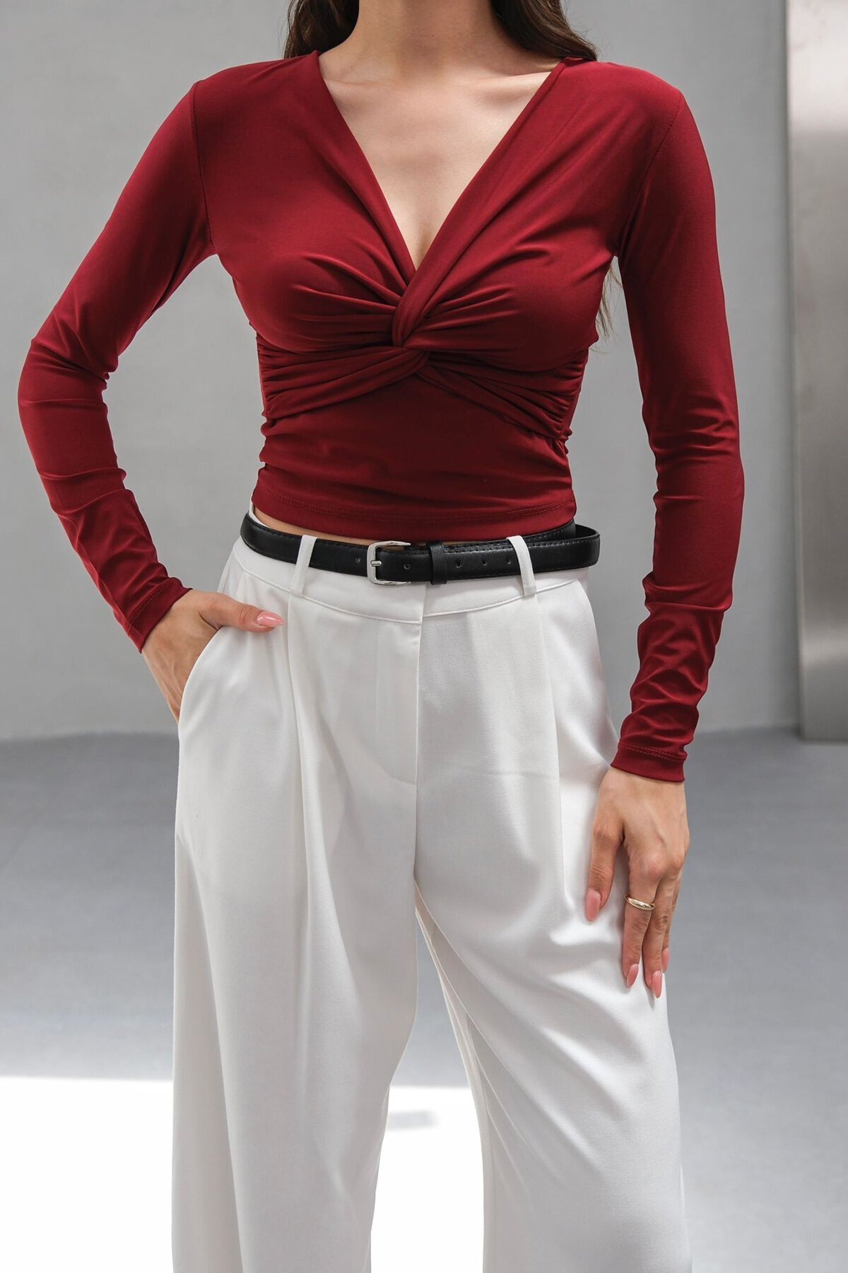 Bordo V Yaka Önü Büzgü Düğümlü Uzun Kollu Bluz