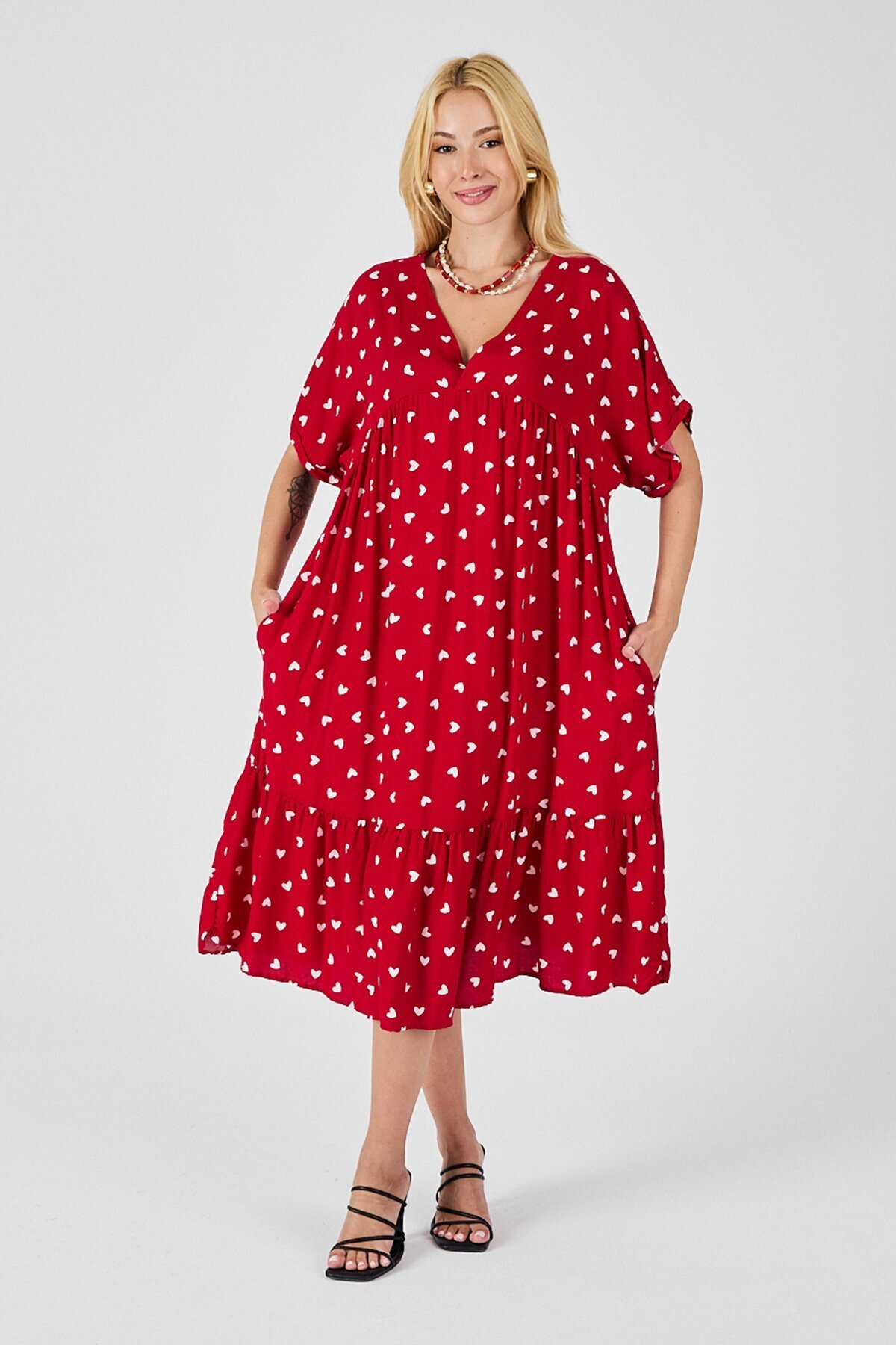 Kırmızı V Yaka Oversize Kesim Desenli Çift Cepli Volanlı Elbise