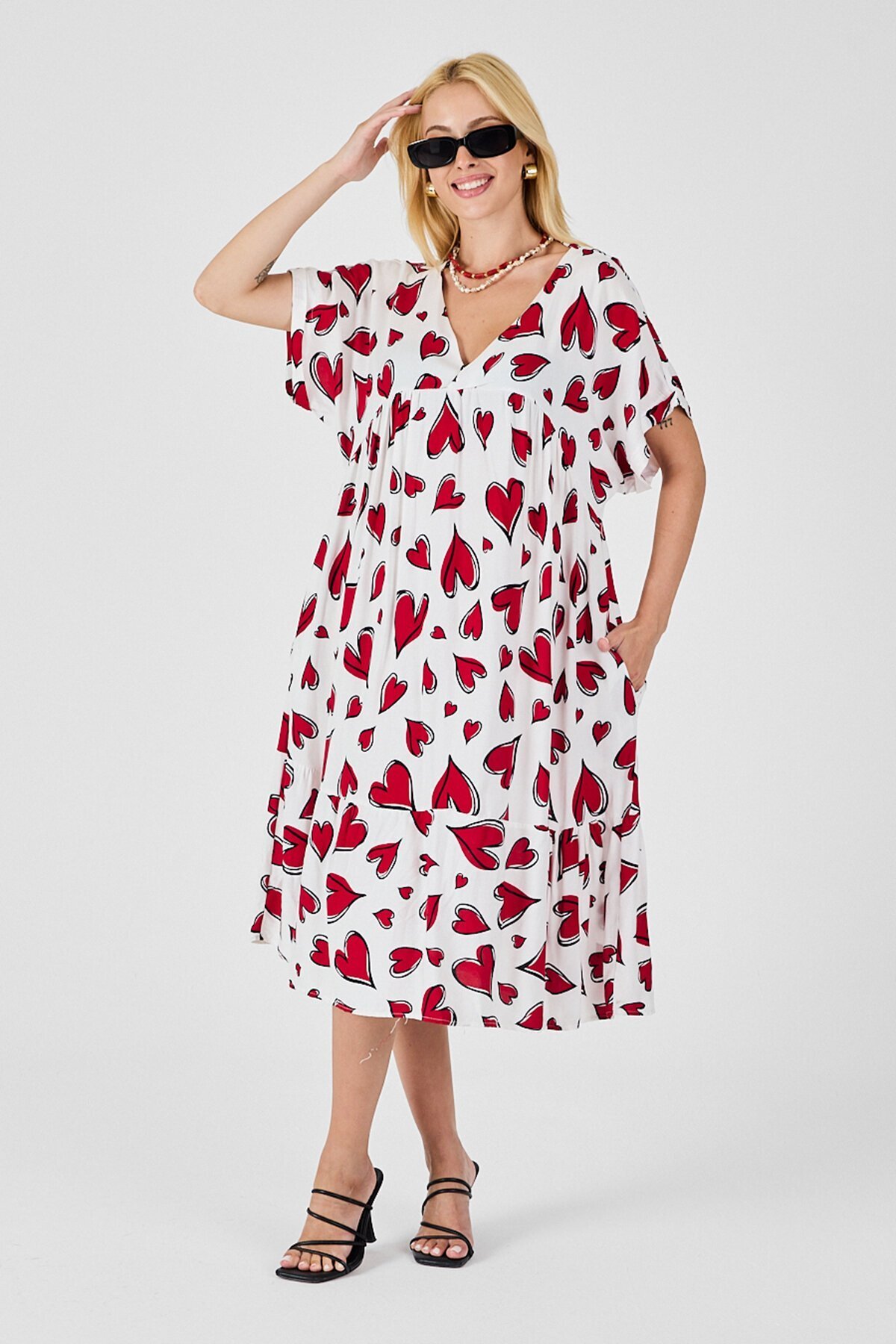 Kırmızı-Beyaz V Yaka Oversize Kesim Desenli Çift Cepli Volanlı Elbise