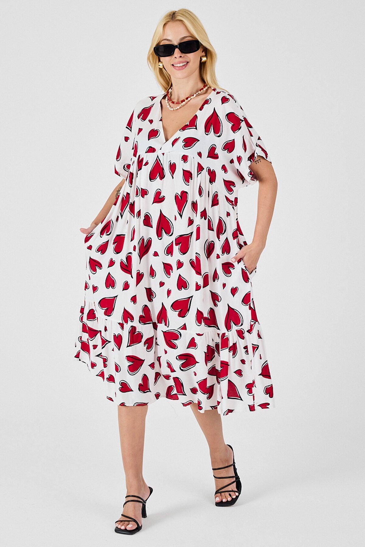 Kırmızı-Beyaz V Yaka Oversize Kesim Desenli Çift Cepli Volanlı Elbise