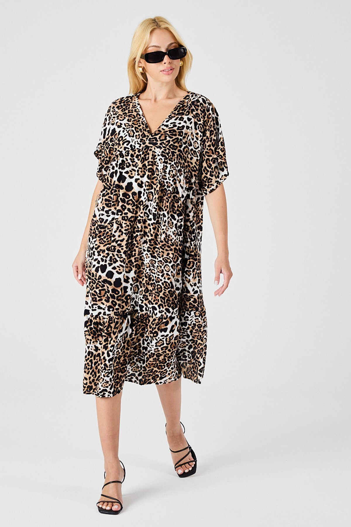 Leopar V Yaka Oversize Kesim Desenli Çift Cepli Volanlı Elbise