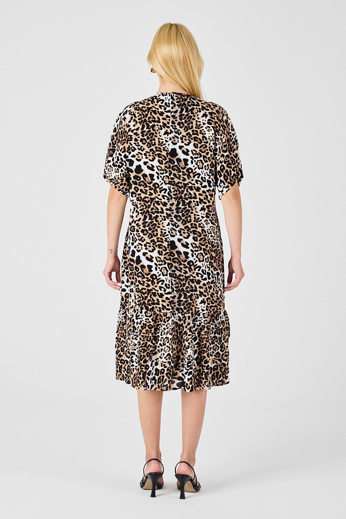 Leopar V Yaka Oversize Kesim Desenli Çift Cepli Volanlı Elbise