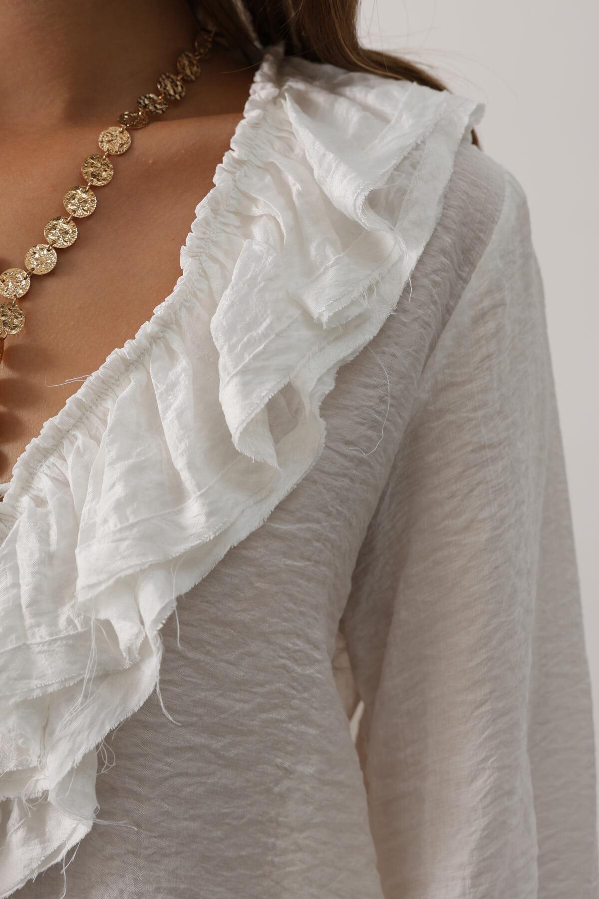 Beyaz Yakası Fırfırlı Uzun Kollu Bluz