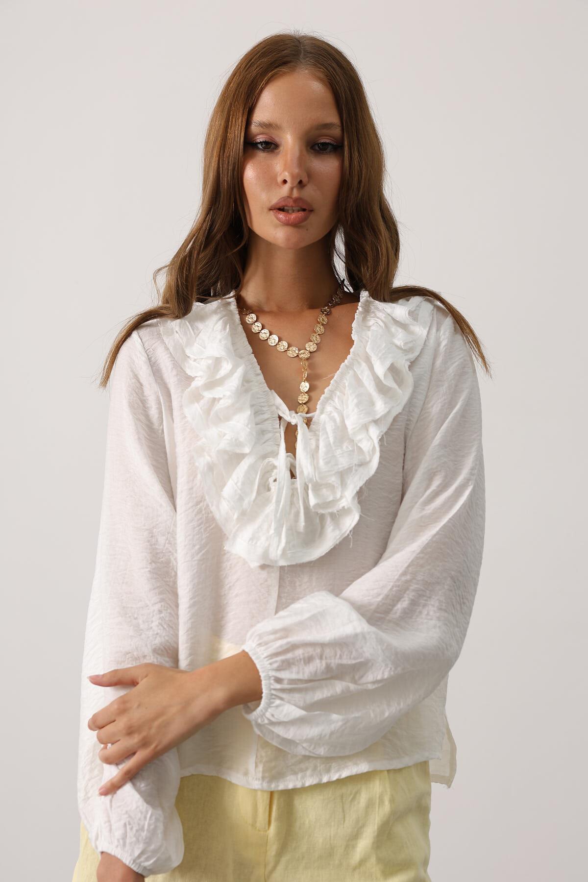 Beyaz Yakası Fırfırlı Uzun Kollu Bluz