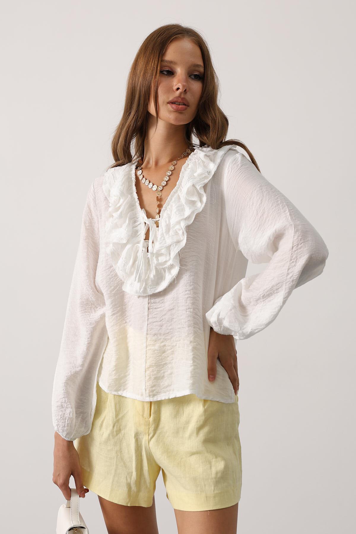 Beyaz Yakası Fırfırlı Uzun Kollu Bluz