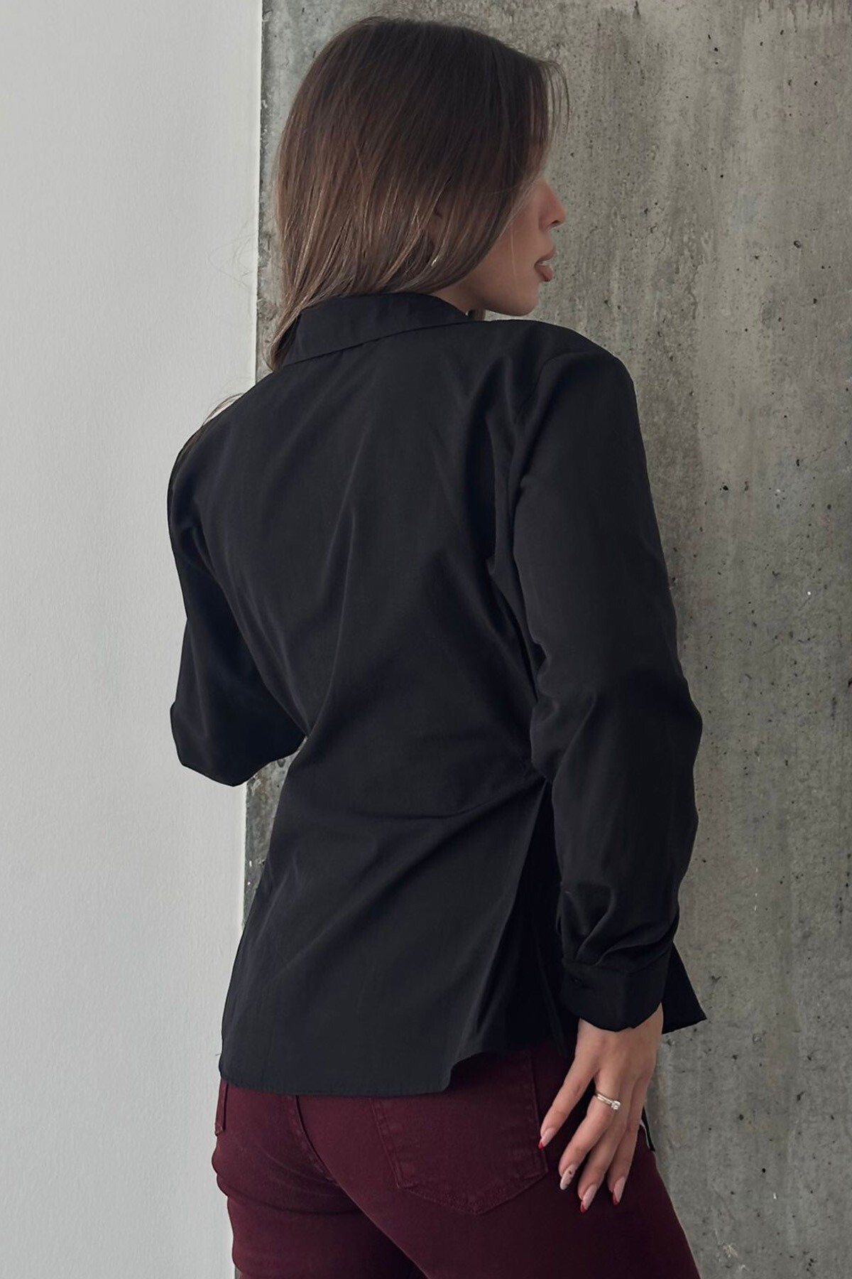 Siyah Yanları Bağlamalı Dokuma Gömlek