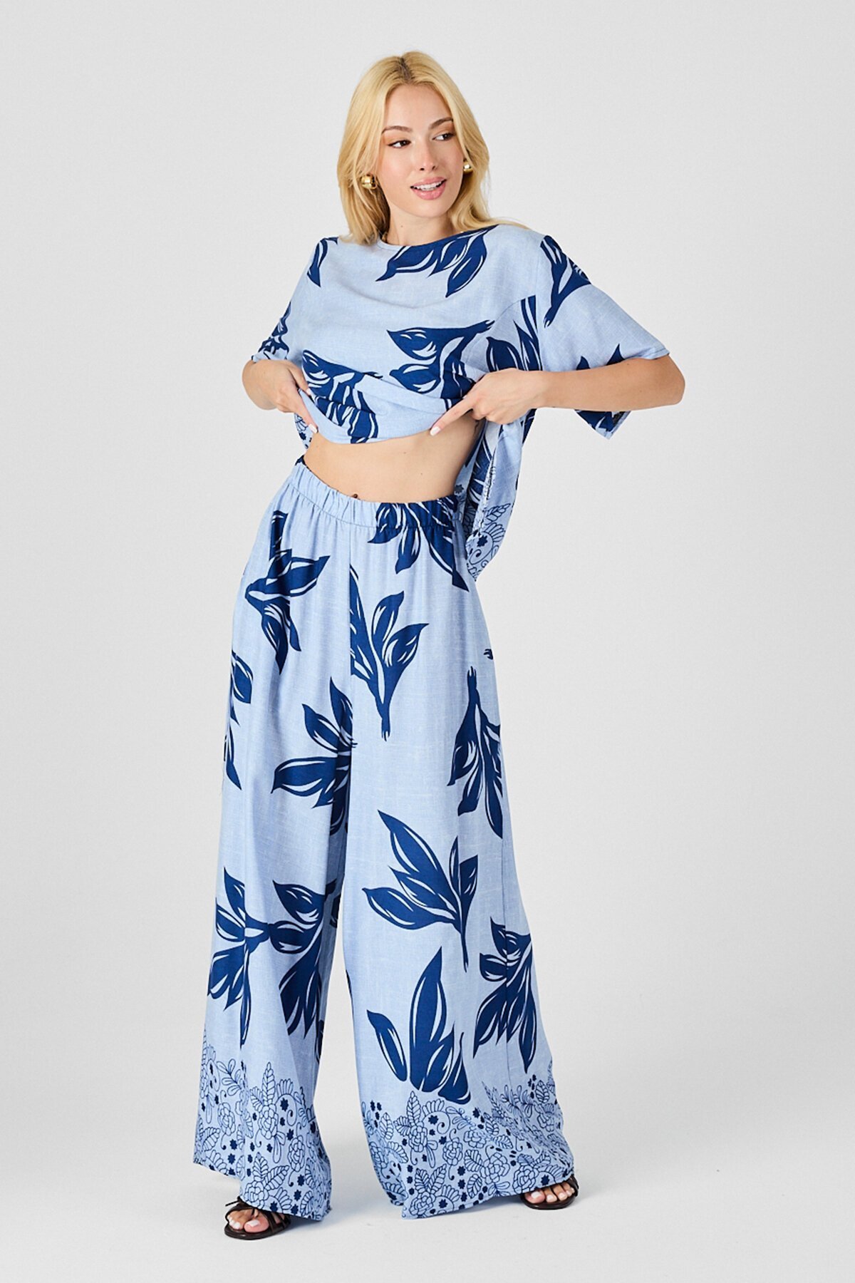 Buz Mavi Yaprak Desenli Oversize Bluz ve Bol Paça Pantolon Takım