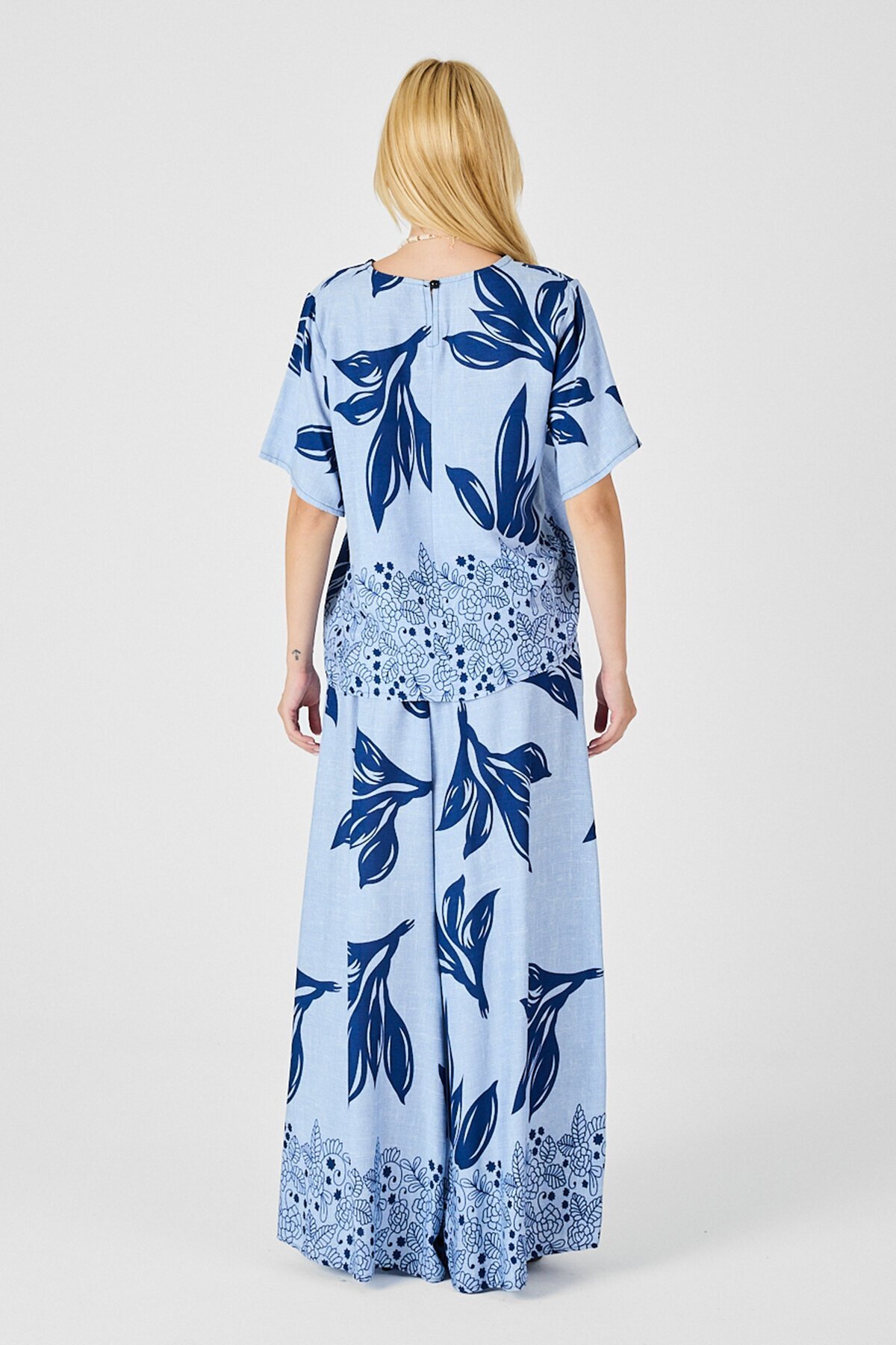 Buz Mavi Yaprak Desenli Oversize Bluz ve Bol Paça Pantolon Takım