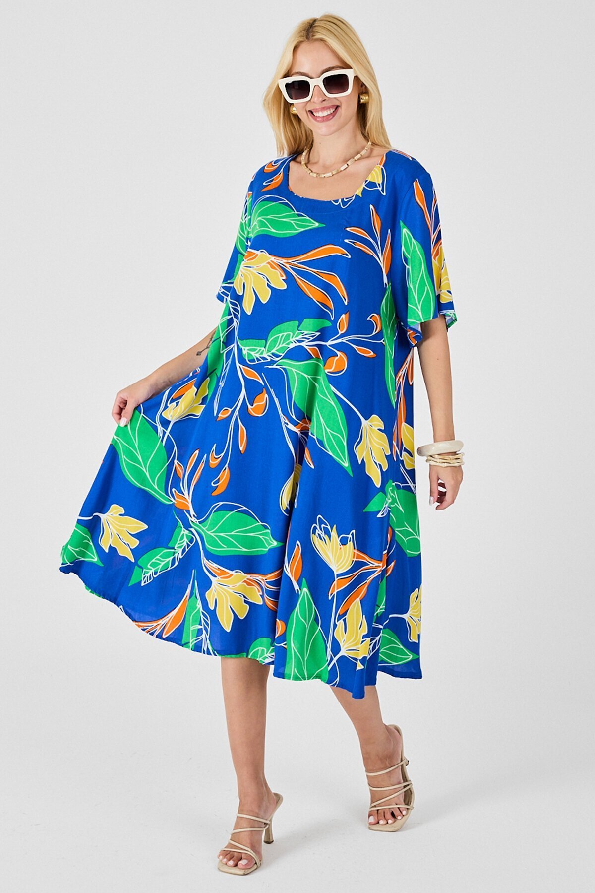 Saks Yaprak Desenli U Yaka Kısa Kollu Midi Boy Elbise