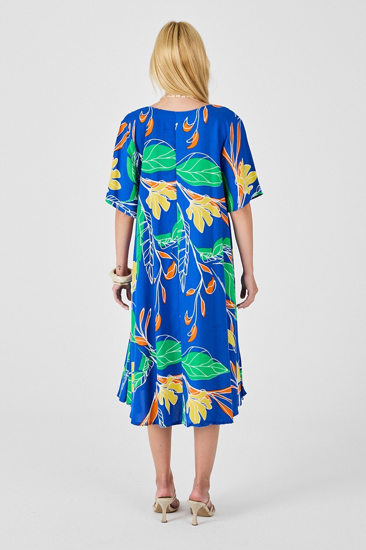 Saks Yaprak Desenli U Yaka Kısa Kollu Midi Boy Elbise