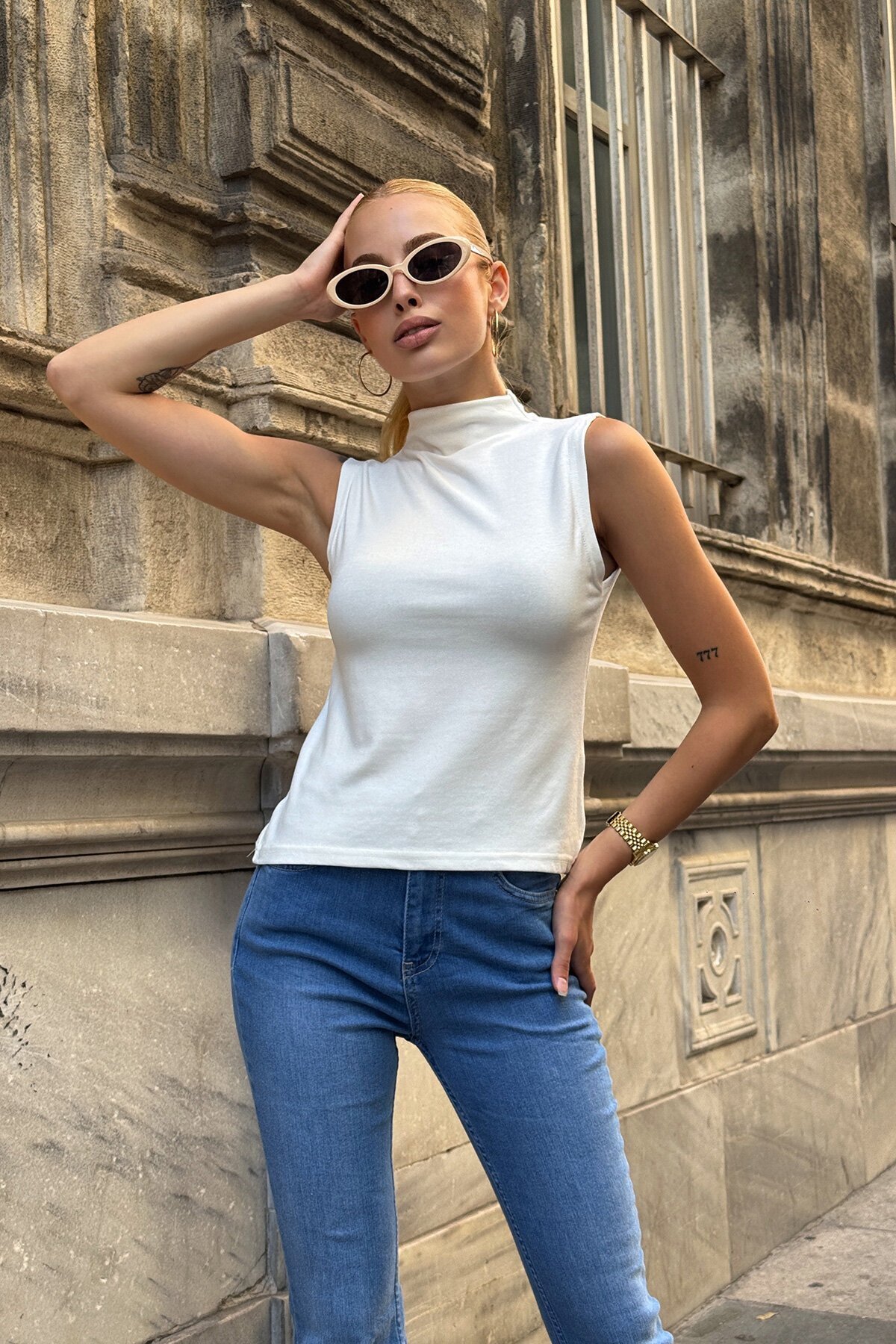 Beyaz Yarım Balıkçı Yaka Basic Bluz