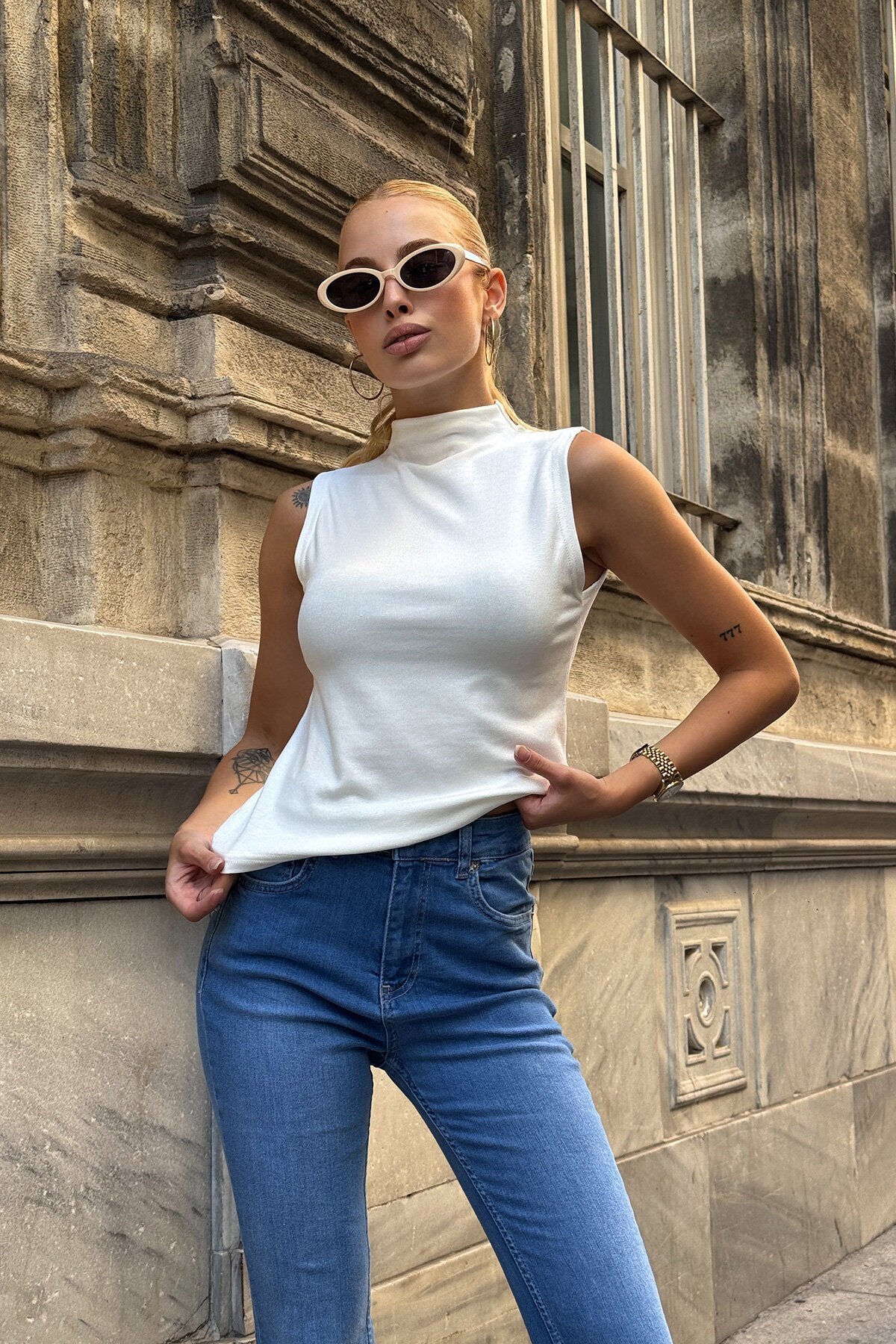 Beyaz Yarım Balıkçı Yaka Basic Bluz