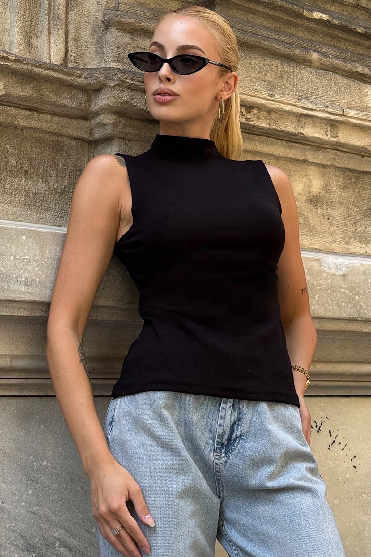 Siyah Yarım Balıkçı Yaka Basic Bluz