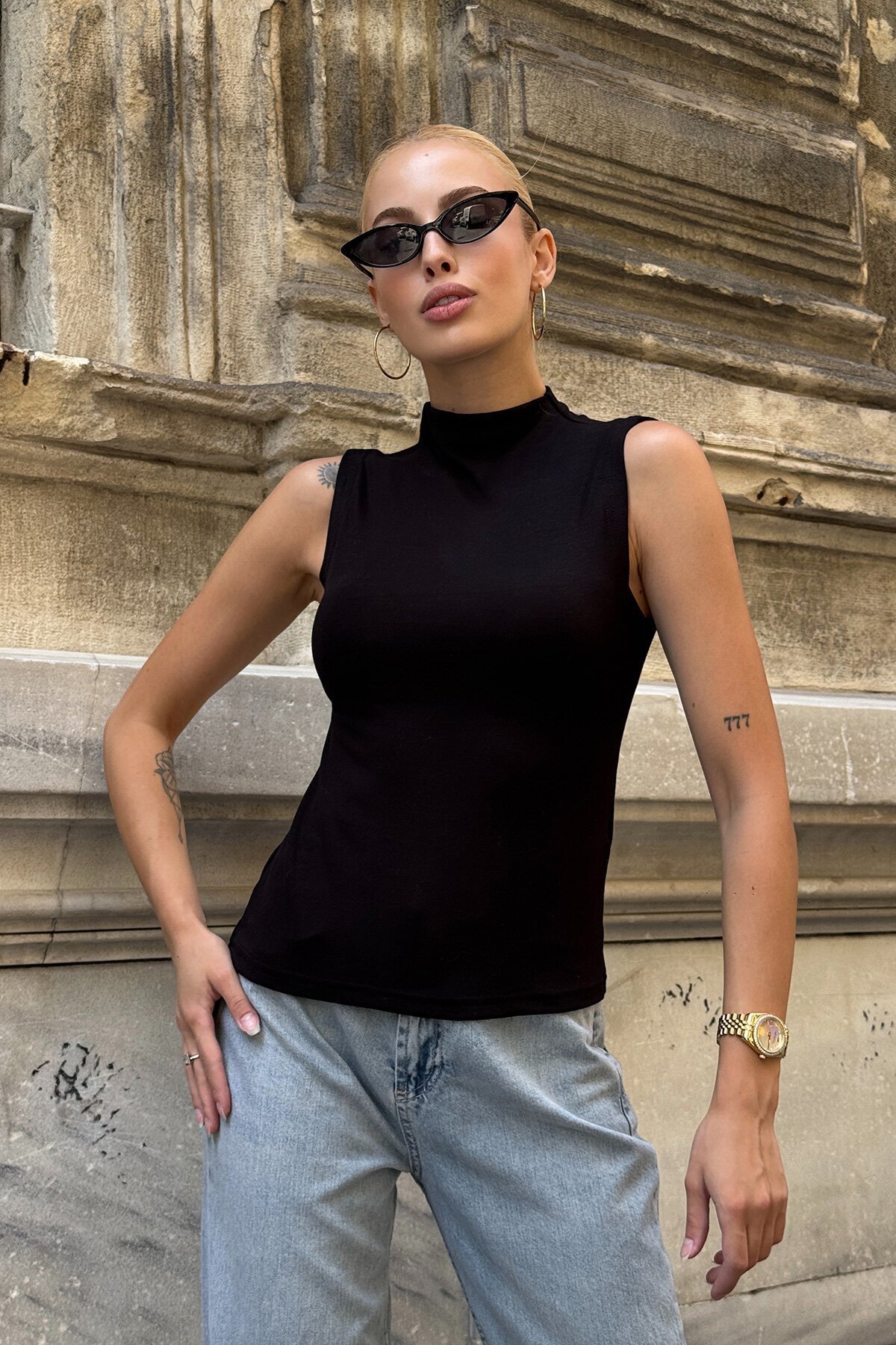 Siyah Yarım Balıkçı Yaka Basic Bluz