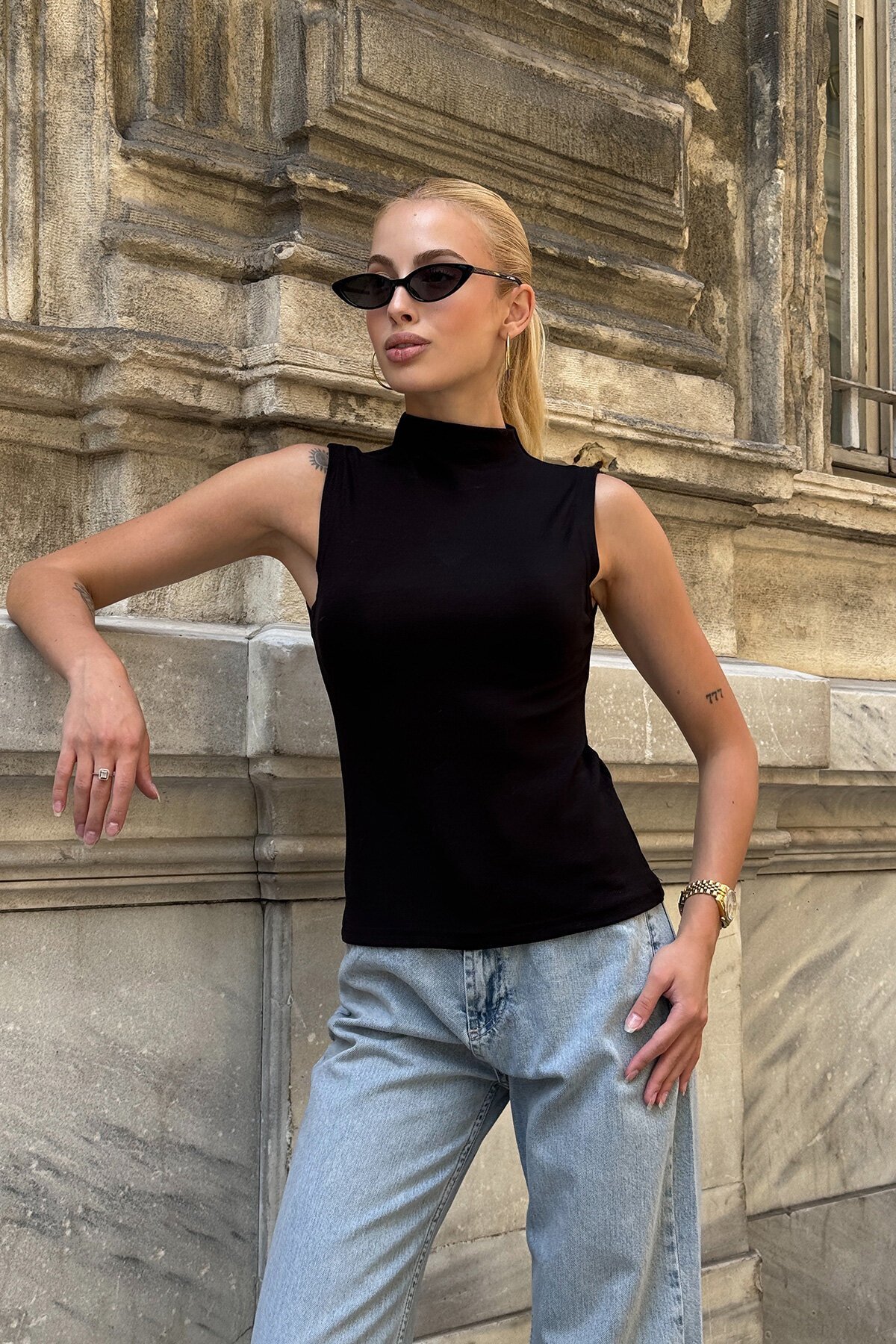 Siyah Yarım Balıkçı Yaka Basic Bluz