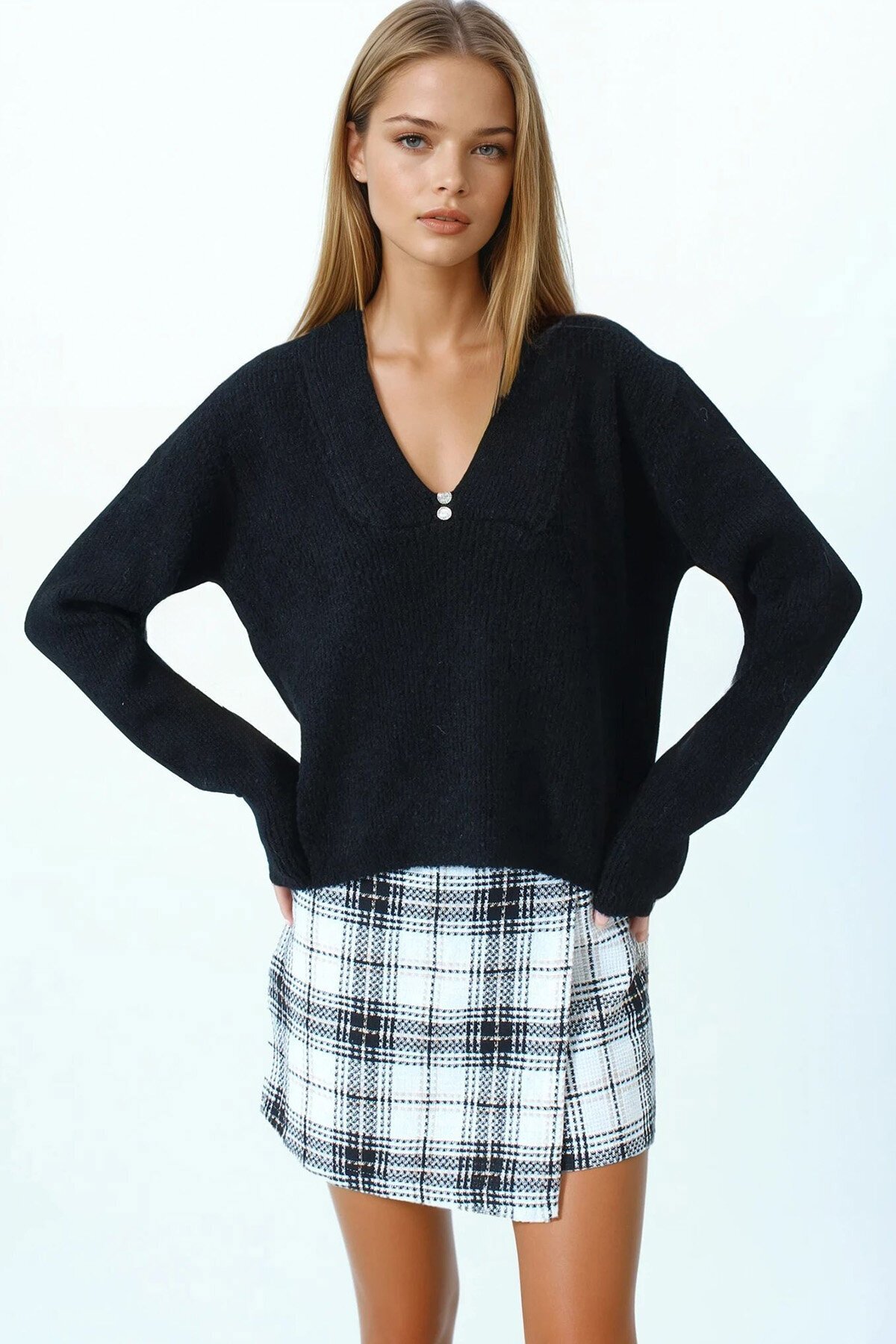 Aksesuar Detaylı V Yaka Uzun Kollu Triko Bluz