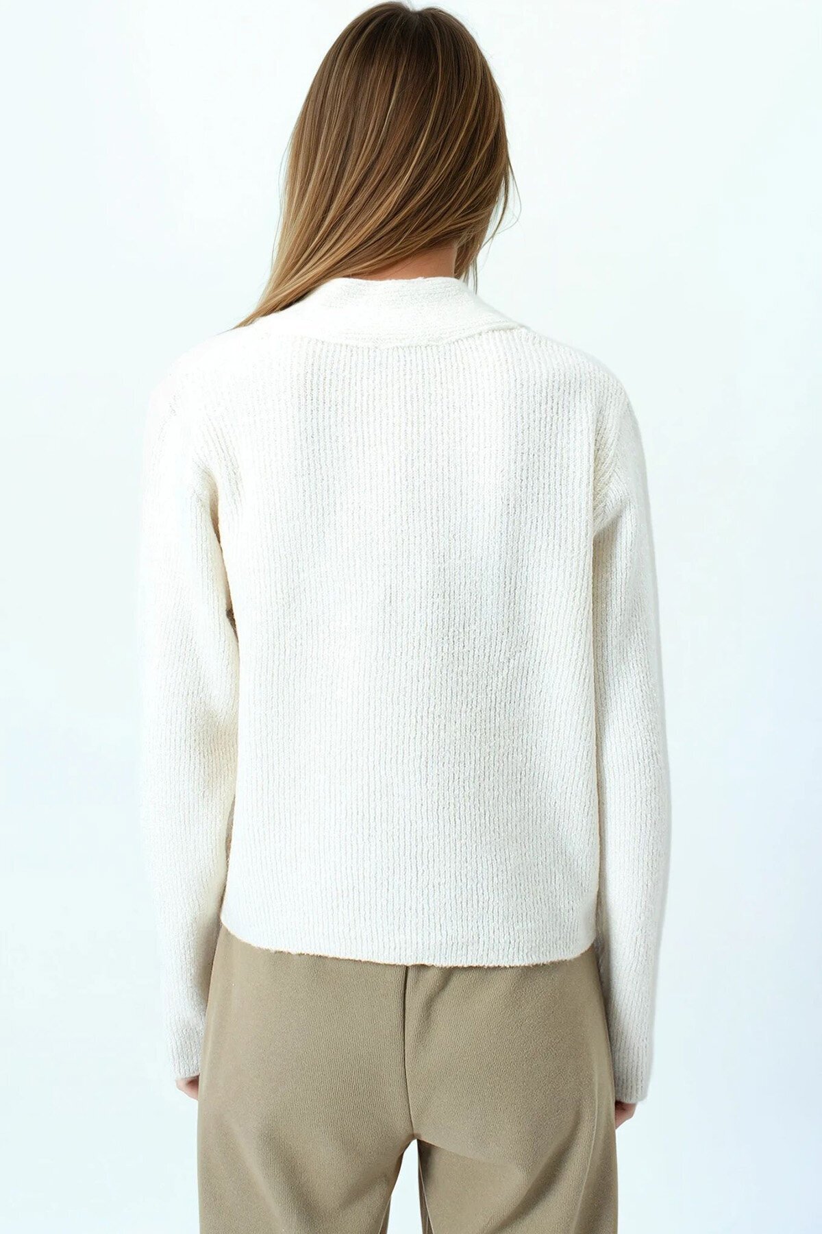 Aksesuar Detaylı V Yaka Uzun Kollu Triko Bluz