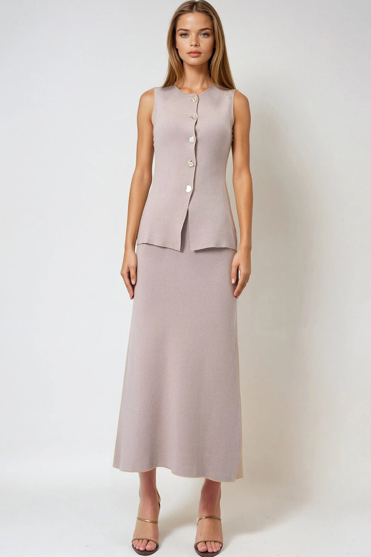 Aksesuar Düğmeli Yelek Ve Maxi Boy Etek Triko Takım