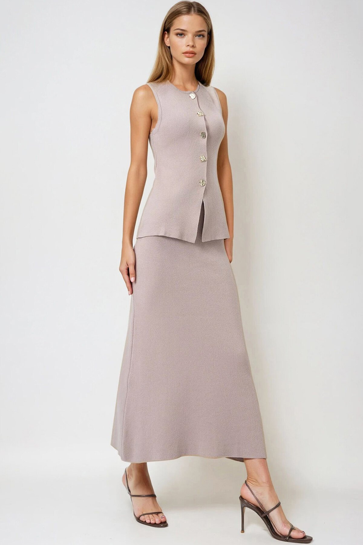 Aksesuar Düğmeli Yelek Ve Maxi Boy Etek Triko Takım