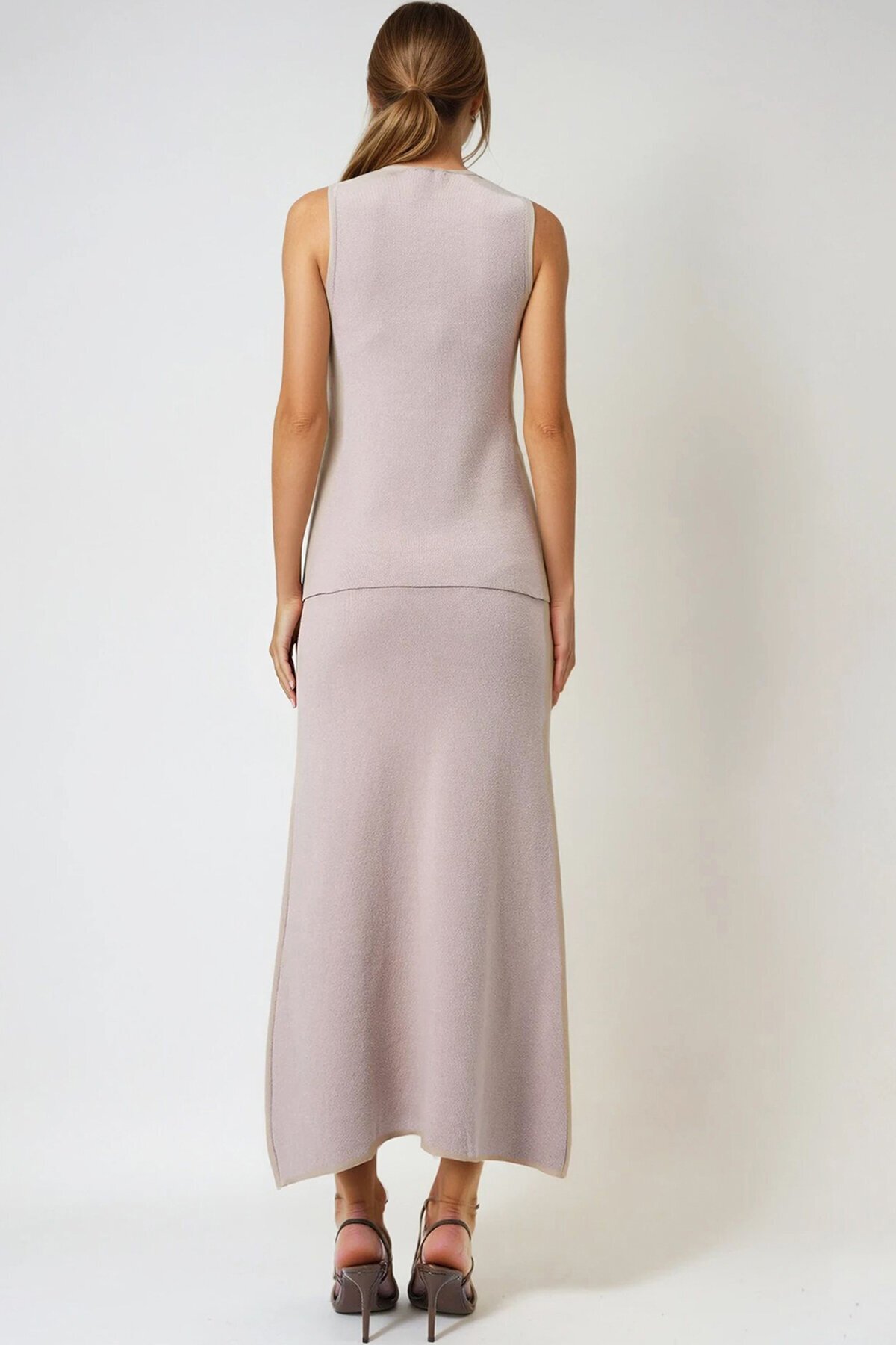 Aksesuar Düğmeli Yelek Ve Maxi Boy Etek Triko Takım