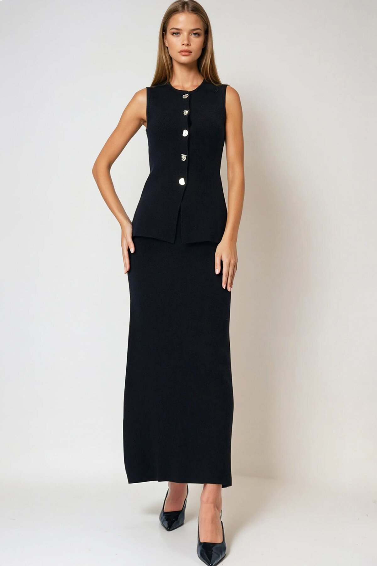 Aksesuar Düğmeli Yelek Ve Maxi Boy Etek Triko Takım