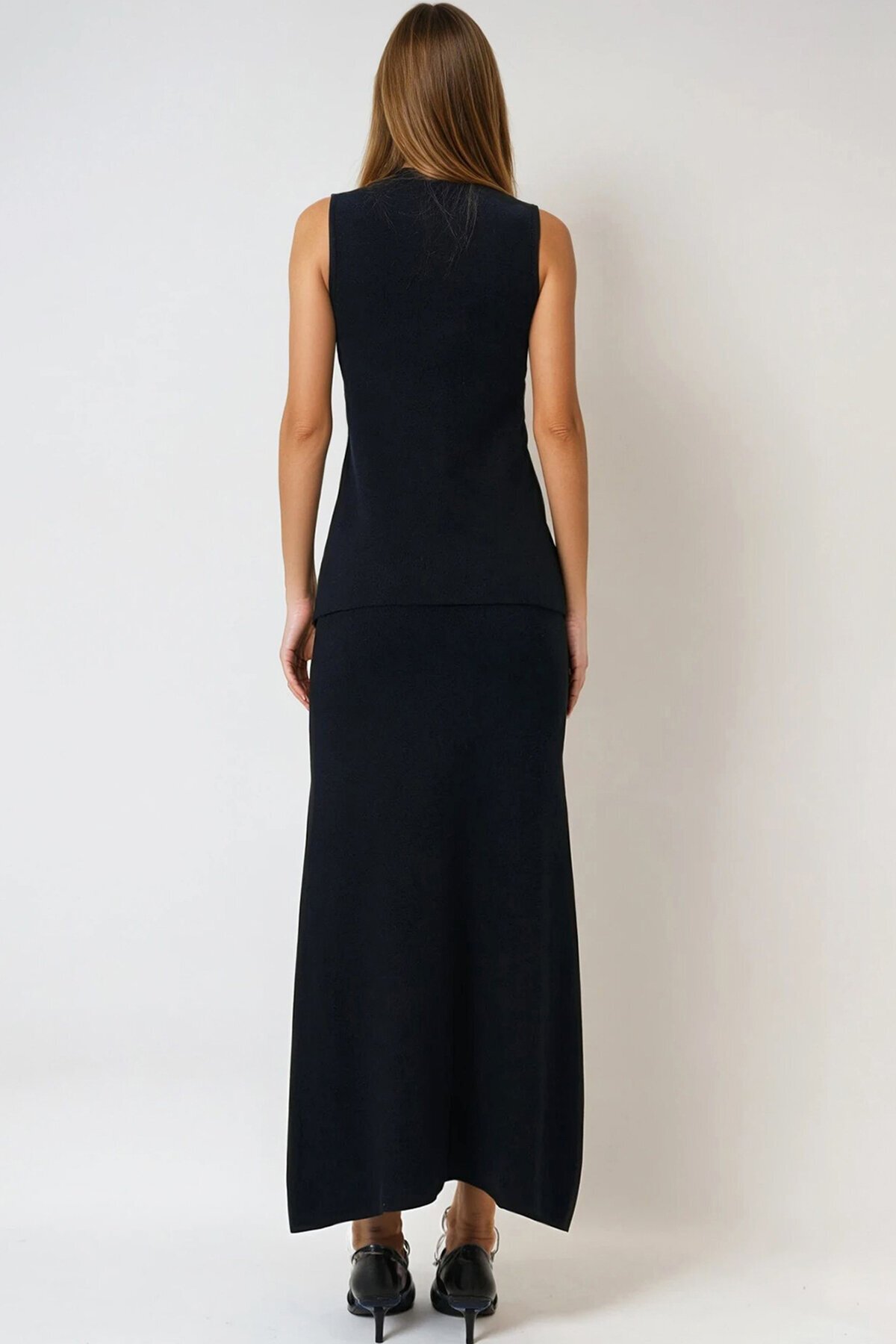 Aksesuar Düğmeli Yelek Ve Maxi Boy Etek Triko Takım